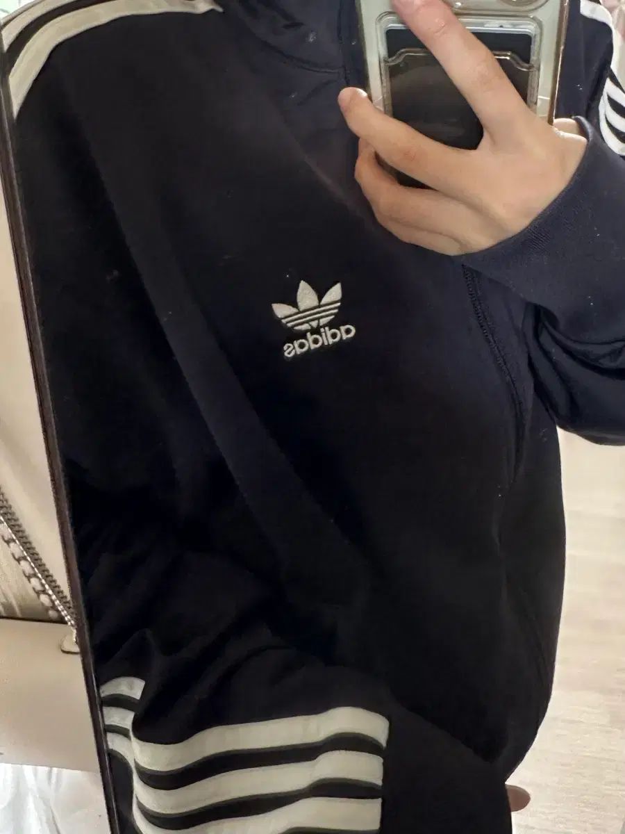アディダス オーロラブラック ジャージ ジップアップ トラックジャージ