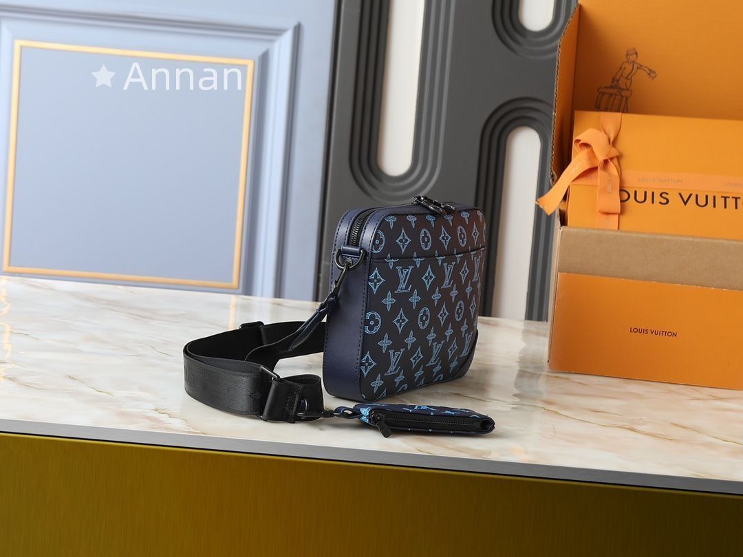 の LOUIS VUITTON ルイヴィトン メンズ ショルダーバッグ モデル