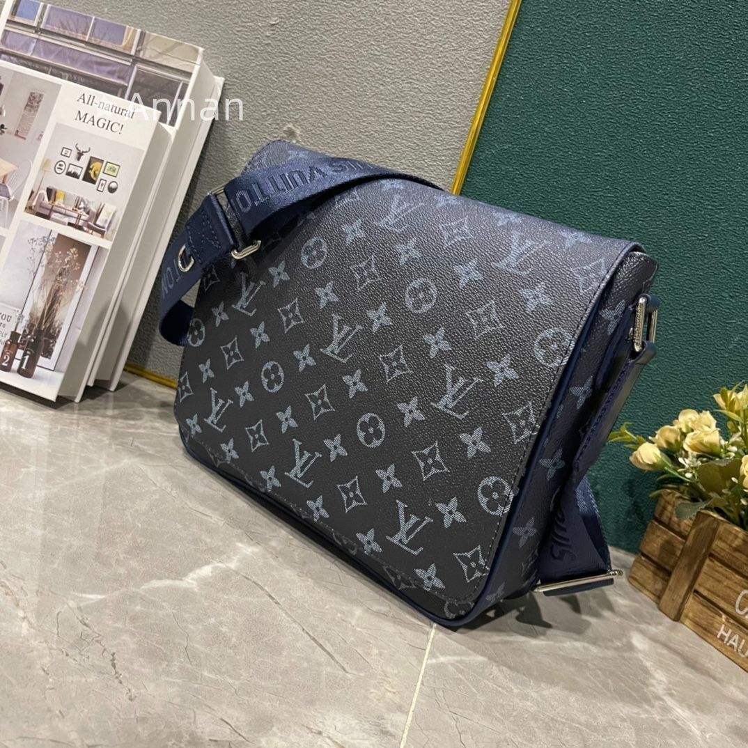 Louis vuittonルイヴィトン メンズ ショルダーバッグ 中