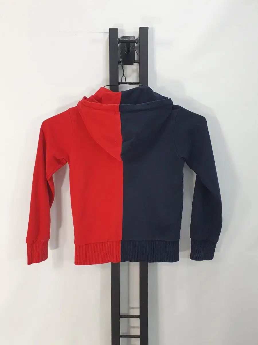 モンクレール キッズ フード ジップアップ ビックロゴ ジャケット 8 y