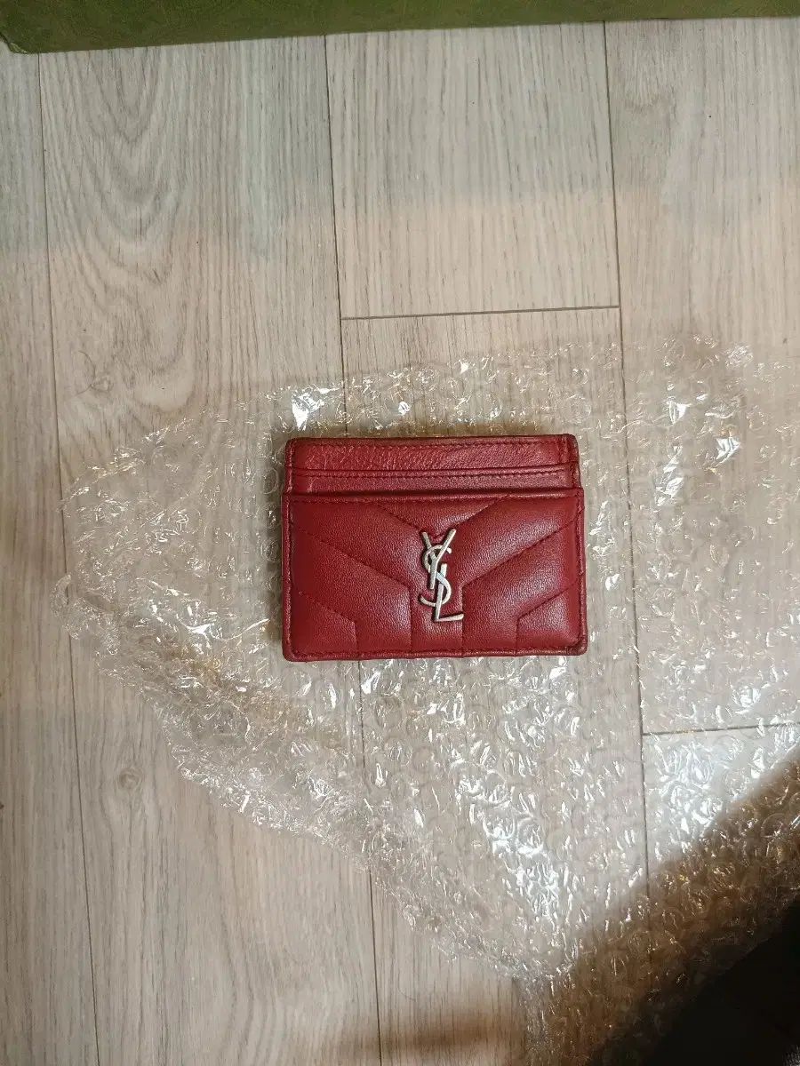 YVES SAINT LAURENT イヴ サンローラン ル カードウォレット レッド