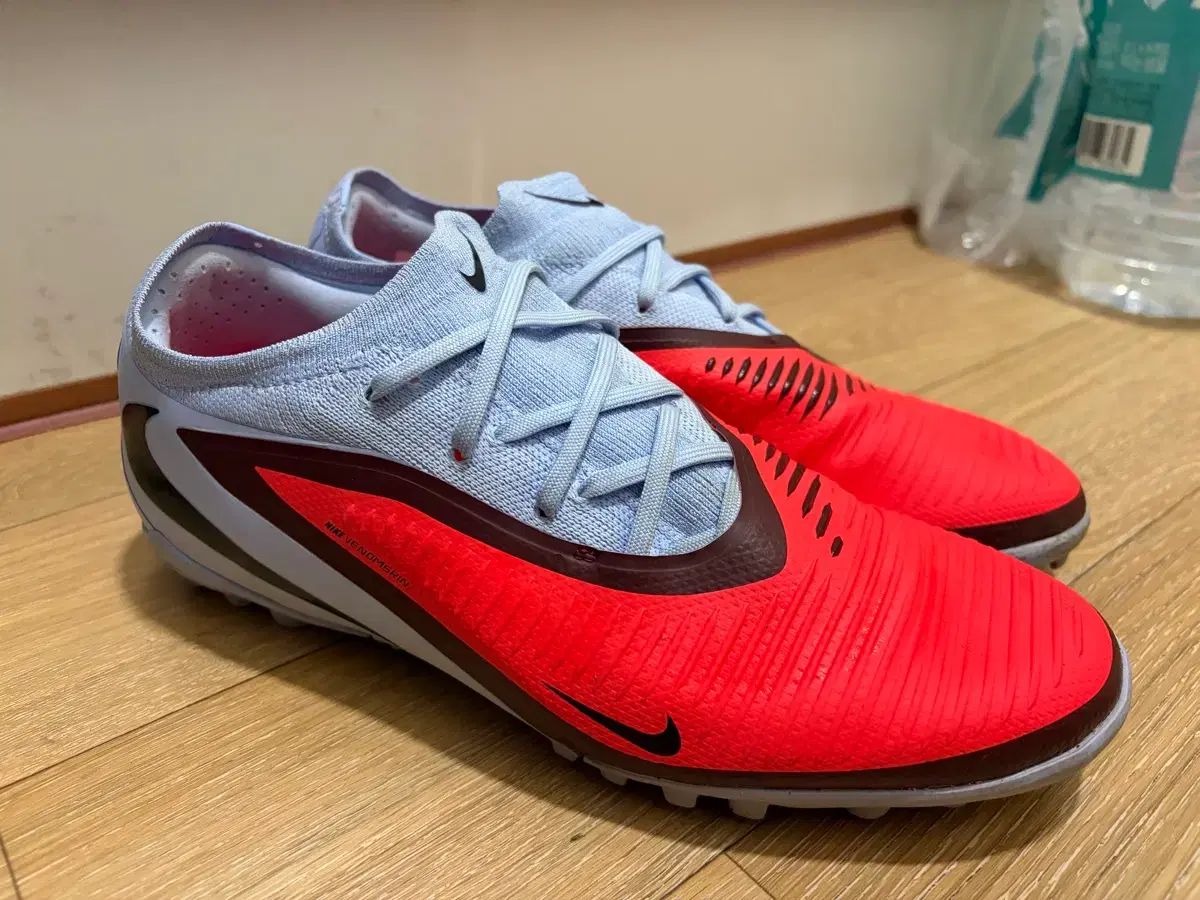 ナイキ FANTOM プロTF 255