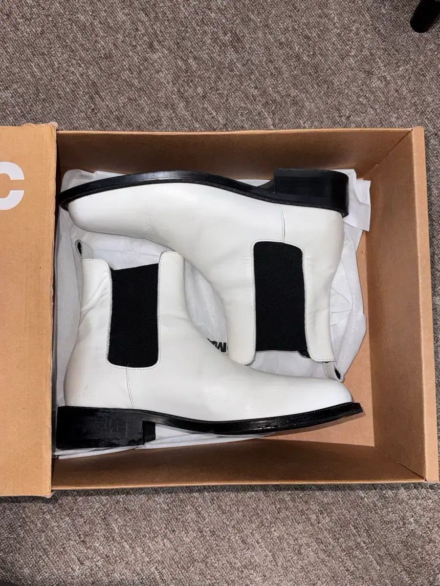 MOVE スタシ スクエアトゥ チェルシー ブーツ 白 245 サイズ
