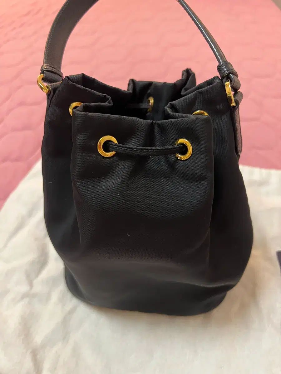 プラダ バケットバッグ リナイロン ブラック