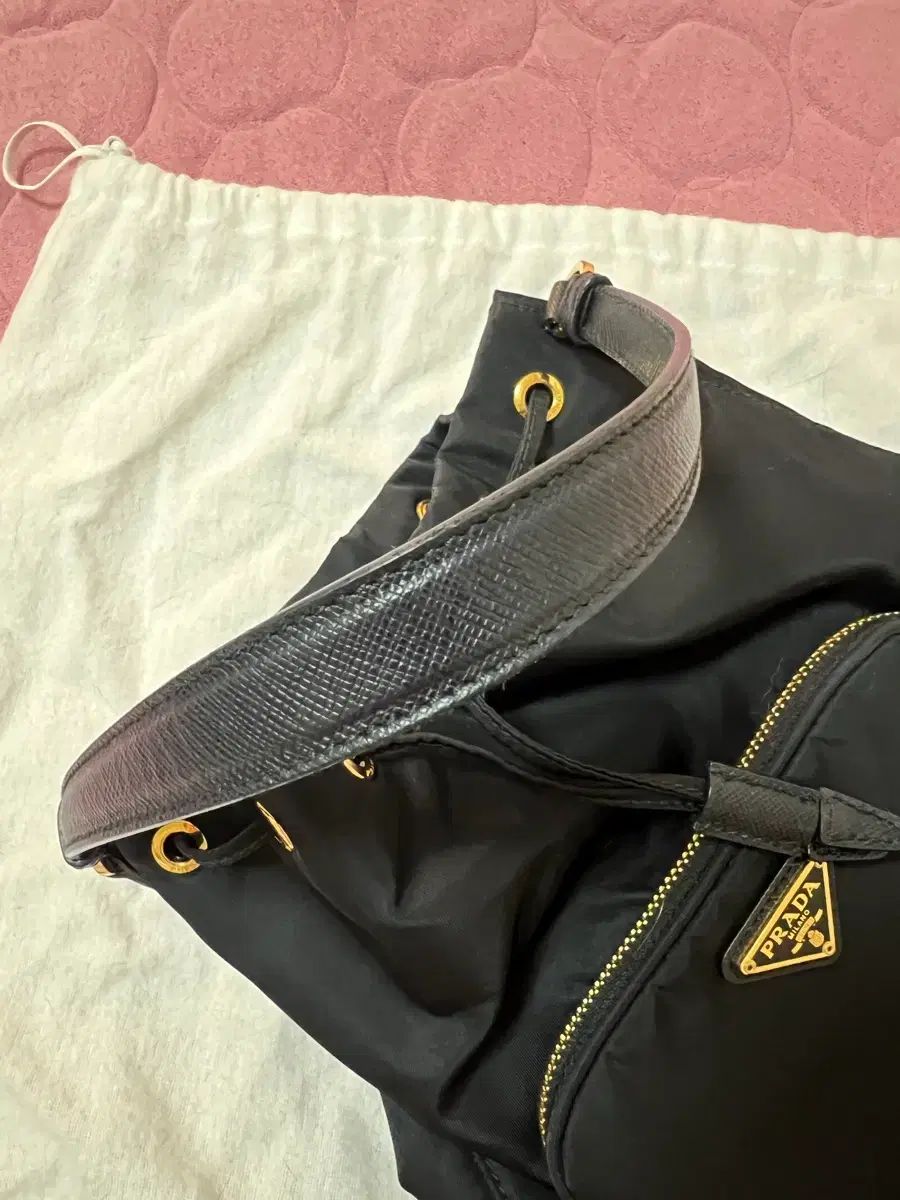 プラダ バケットバッグ