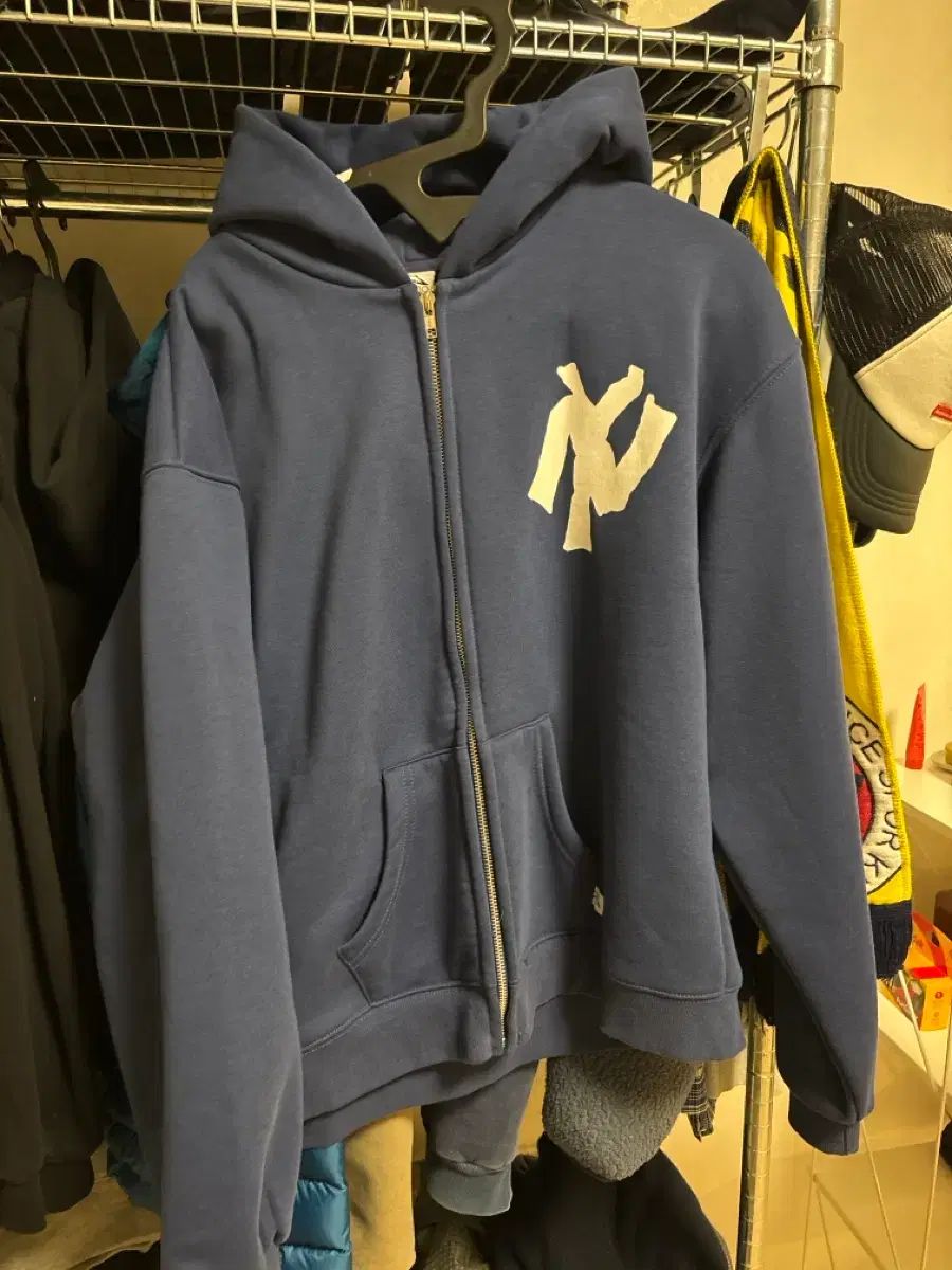 Akimbo アキンボ ティレルウィンストン ブルー フードジップアップ