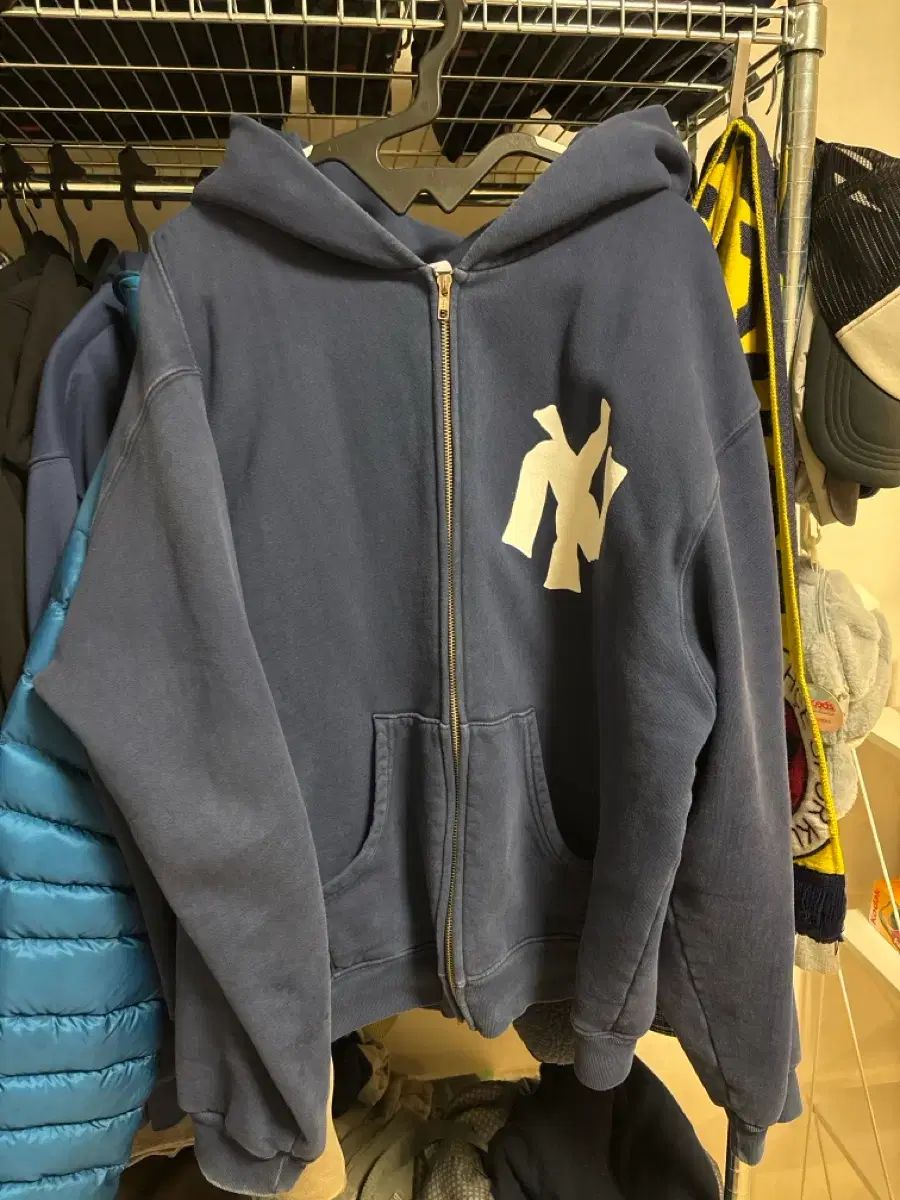 Akimbo アキンボ ティレルウィンストン ネイビー フードジップアップ