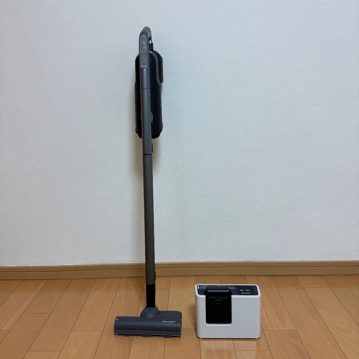 シャープ 充電式掃除機 スティッククリーナー 紙パック式 EC-Y50KR 黒