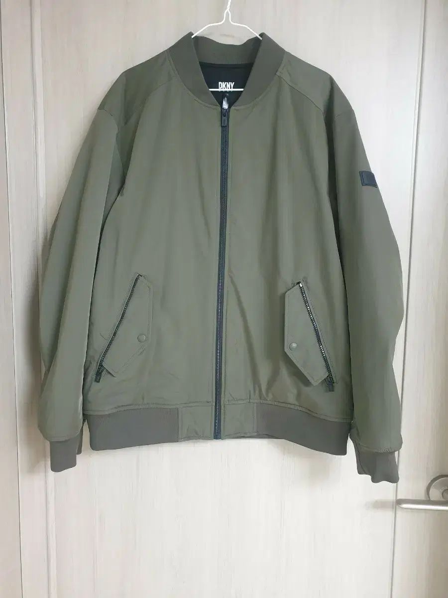 DKNY カーキ ブルゾン ジャケット