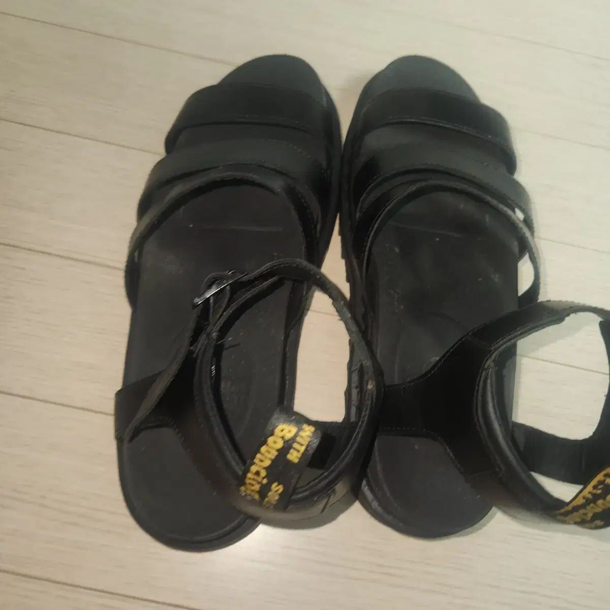 DR. MARTENS ドクターマーチン ブラック ストラップ サンダル ブ BLAIRE 285 み