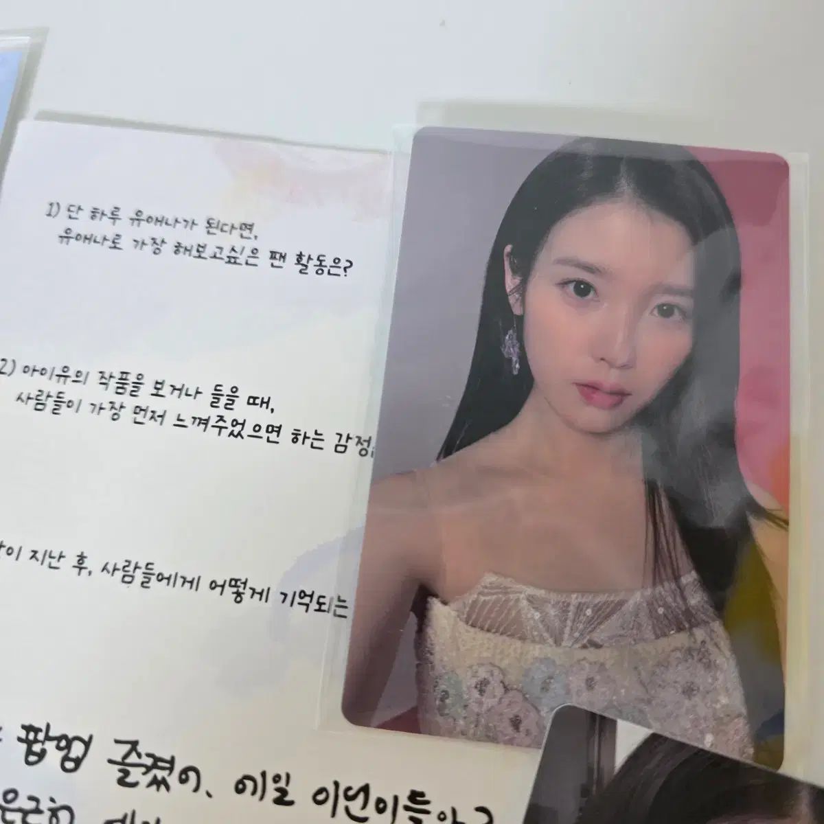 IU ポップアップ ストア 入場 グッズ トレカ - メルカリ