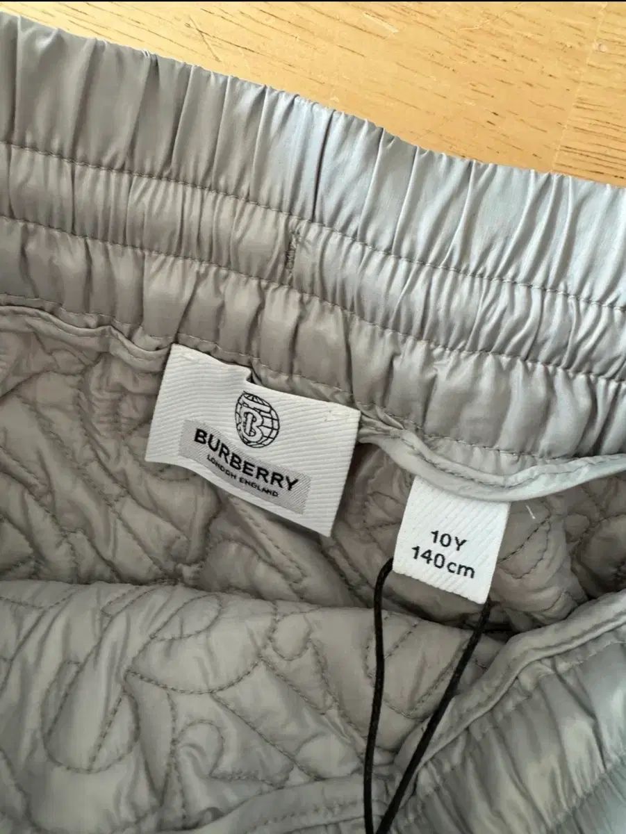 バーバリーキッズ バーバリーチルドレン ダウン カーキ色 スカート 10 y