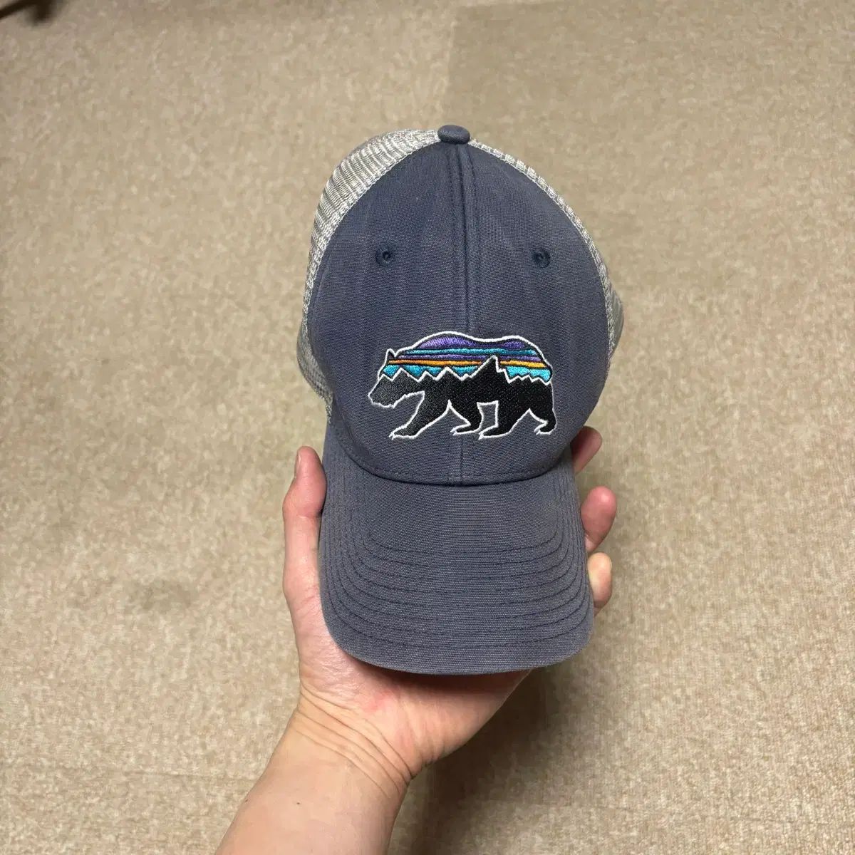 深み patagonia メッシュ トラッカー キャップ