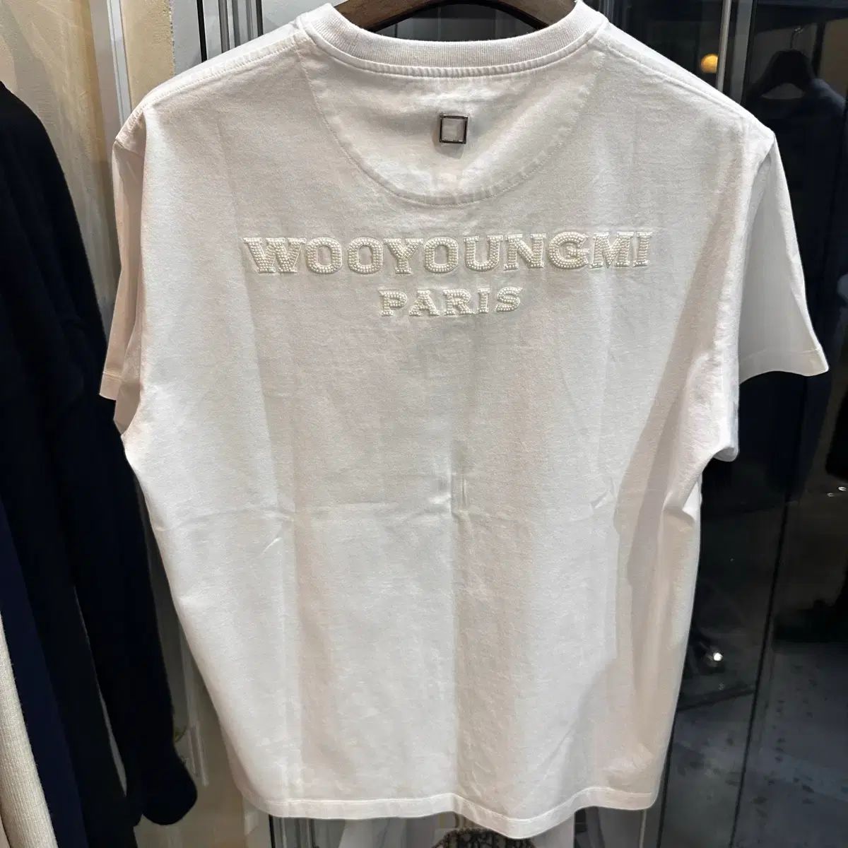 ウーヨンミ バックロゴ ビーズ 半袖Tシャツ 46