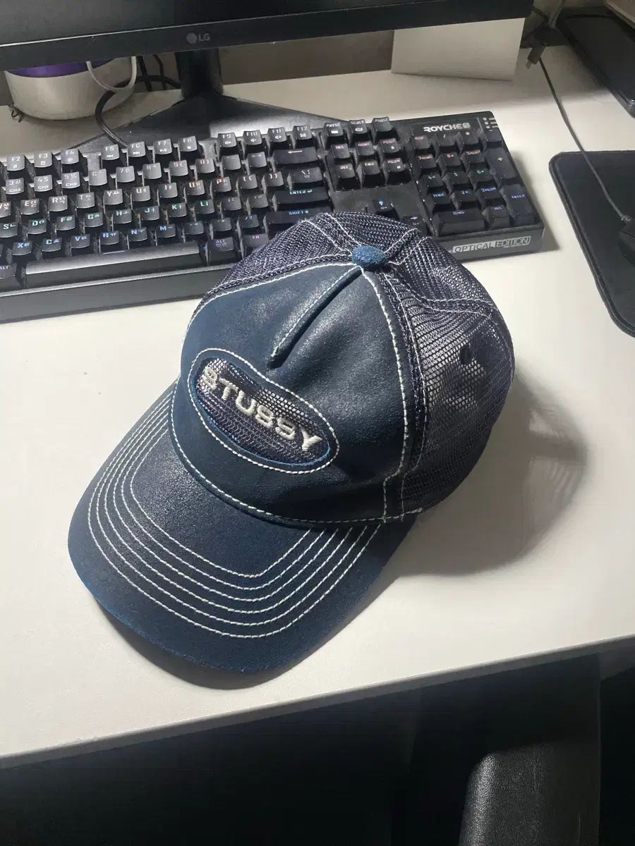 STUSSY ロープロ トラッカー キャップ 帽子