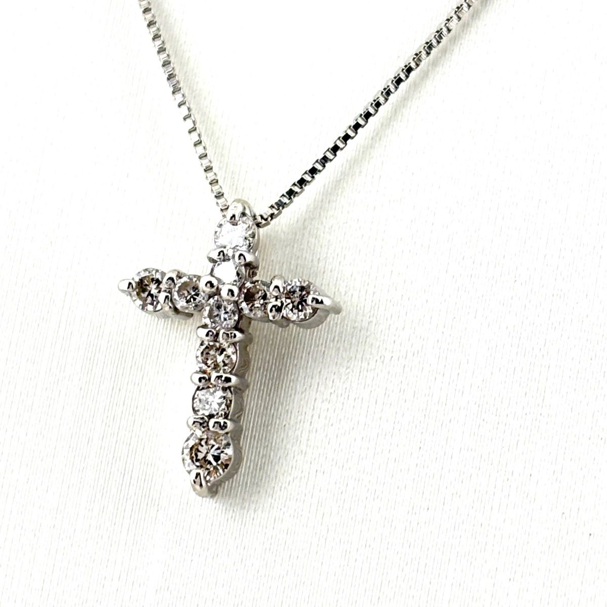 クロスモチーフ ネックレス プラチナ ペンダント 十字架 メレダイヤ Pt 900 850 ダイヤモンド レディース