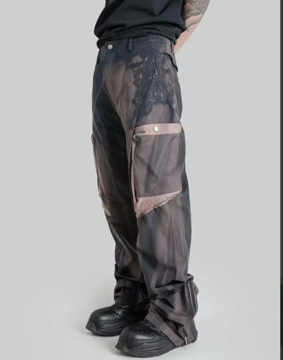 S ジヨンキム サンブリーチド ドレープ ポケット パンツ