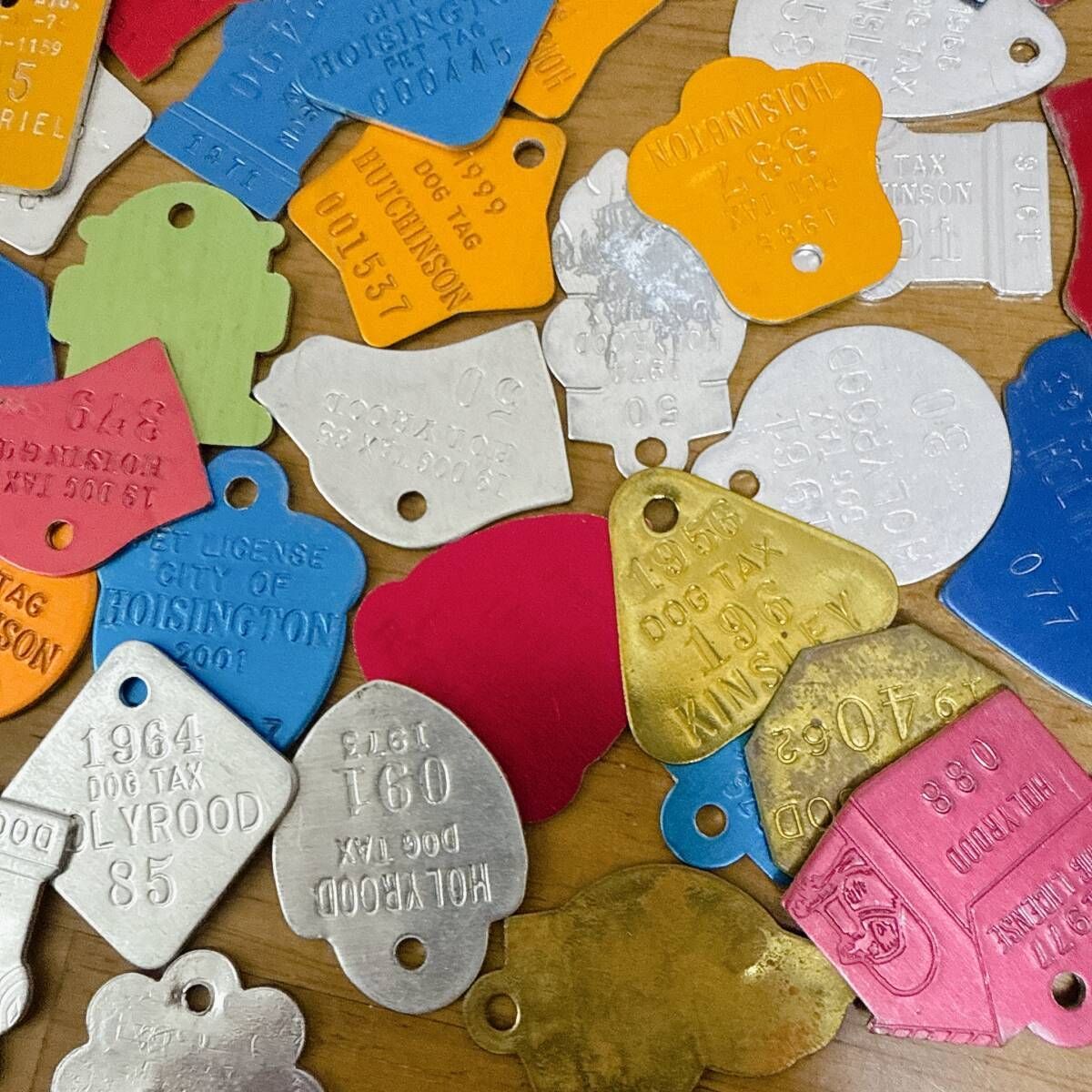 A 100点 ヴィンテージ ドッグタグ 大量 まとめて セット 卸売 ビンテージ アンティーク 小物 キーホルダー 昭和レトロ ガレージ カスタム 形状 スケルトン インダストリアル デザイン DIY ブロカント