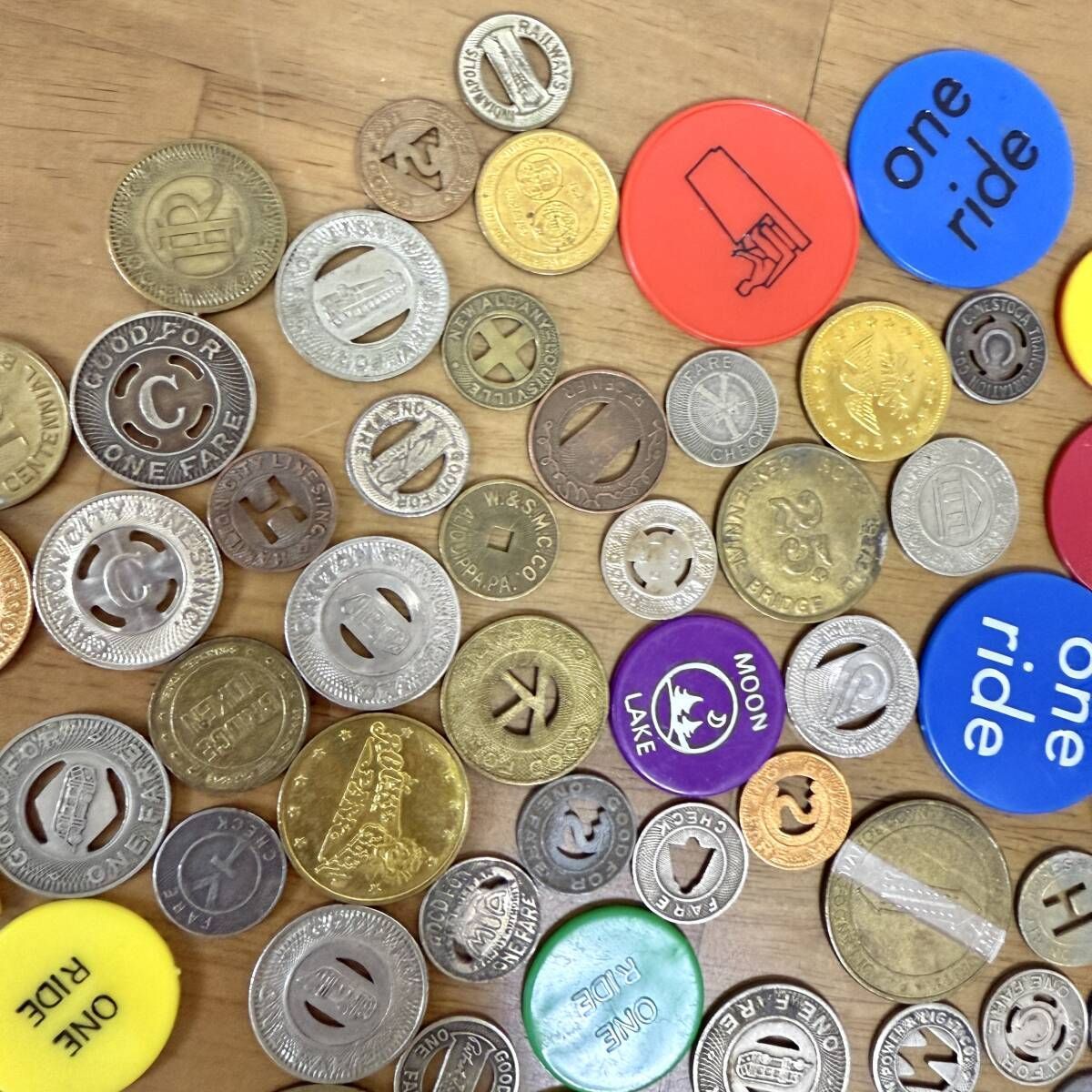 A 98点 ヴィンテージ 交通トークン 大量 まとめて セット 卸売 ビンテージ アンティーク 小物 昭和レトロ ガレージ カスタム 形状 スケルトン インダストリアル デザイン DIY 世田谷ベース メダル コイン 地下鉄