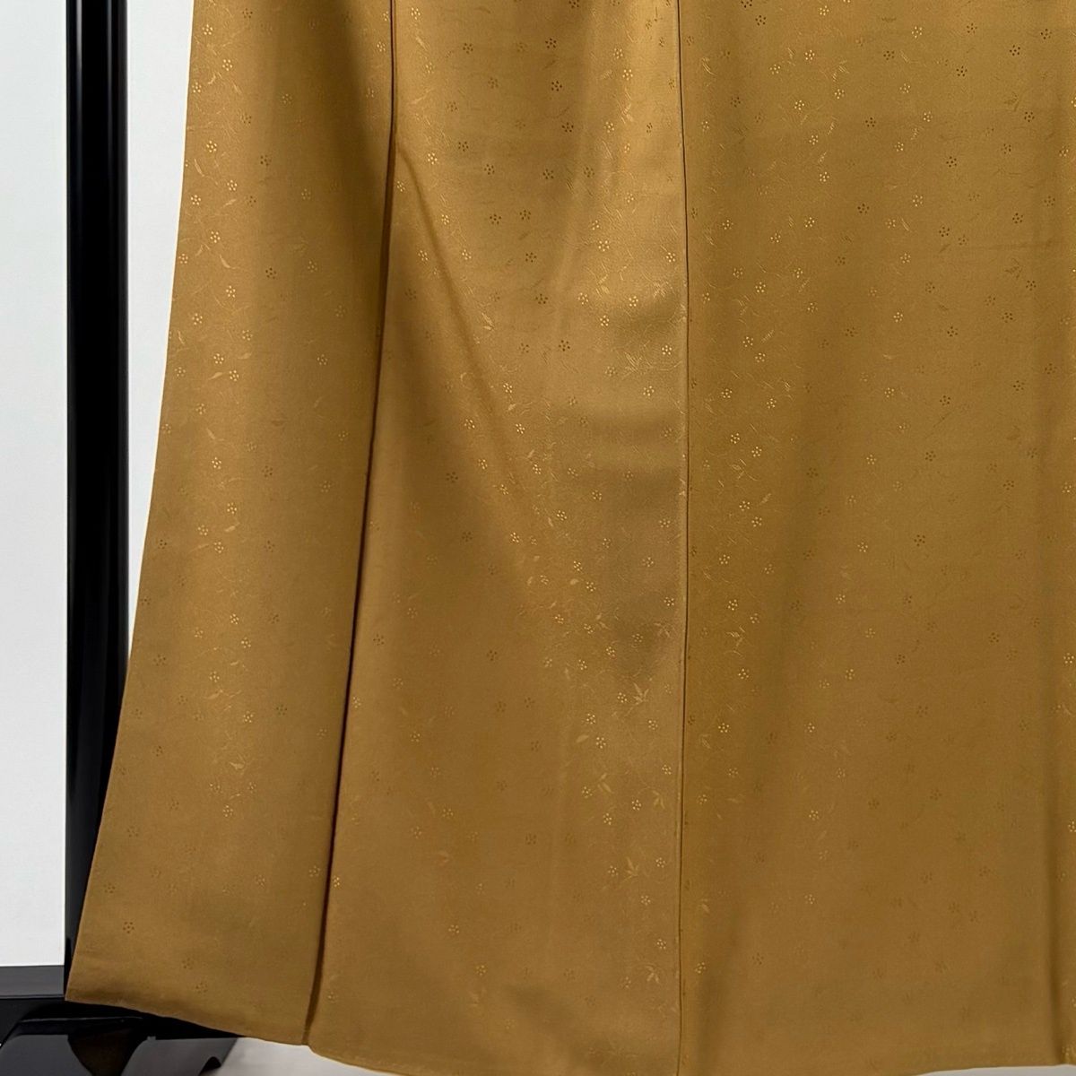 色無地 身丈162 cm 裄丈68.5 L 袷 落款 地紋 山吹茶色 正絹 秀品 一つ紋