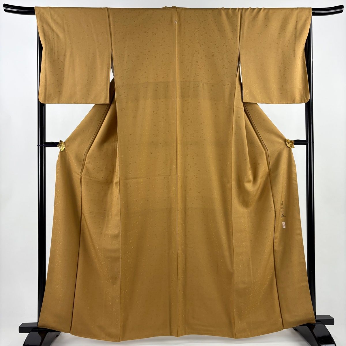 色無地 身丈162 cm 裄丈68.5 L 袷 落款 地紋 山吹茶色 正絹 秀品 一つ紋