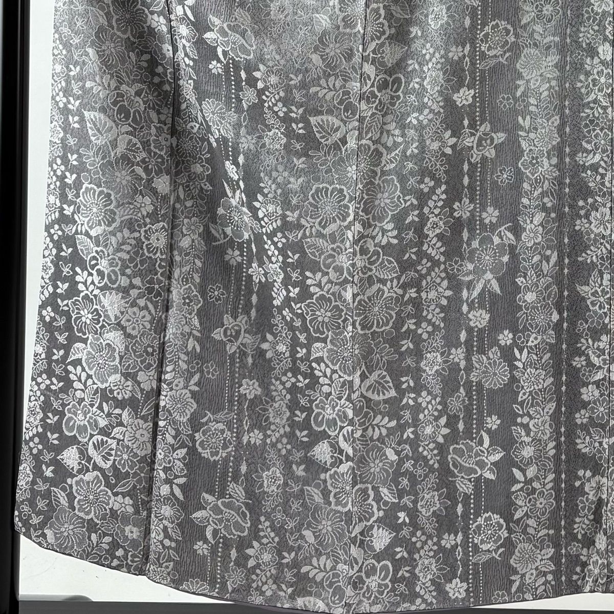 小紋 身丈154 cm 裄丈62 S 袷 バチ衿 草花 紋意匠 灰色 正絹 秀品