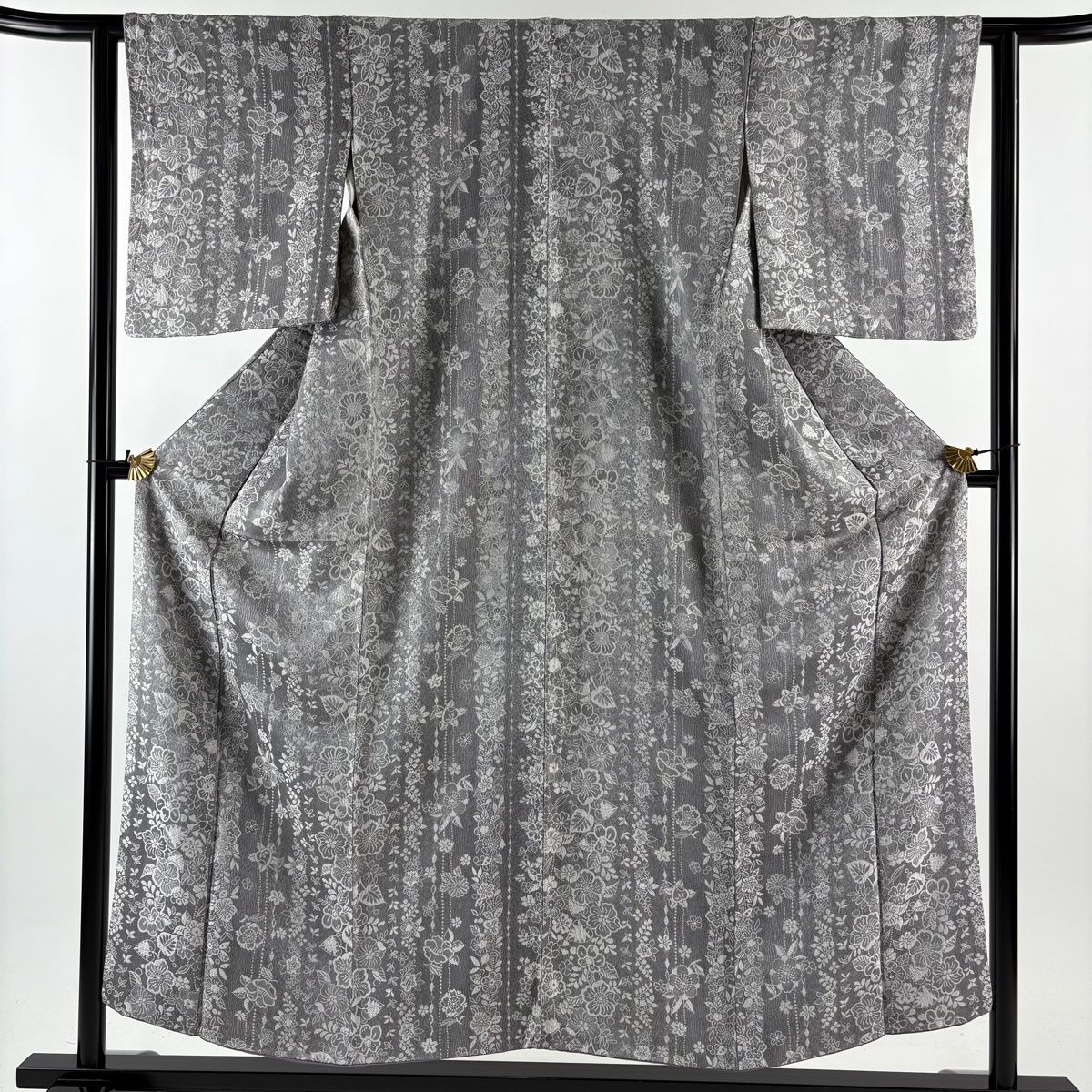 小紋 身丈154 cm 裄丈62 S 袷 バチ衿 草花 紋意匠 灰色 正絹 秀品