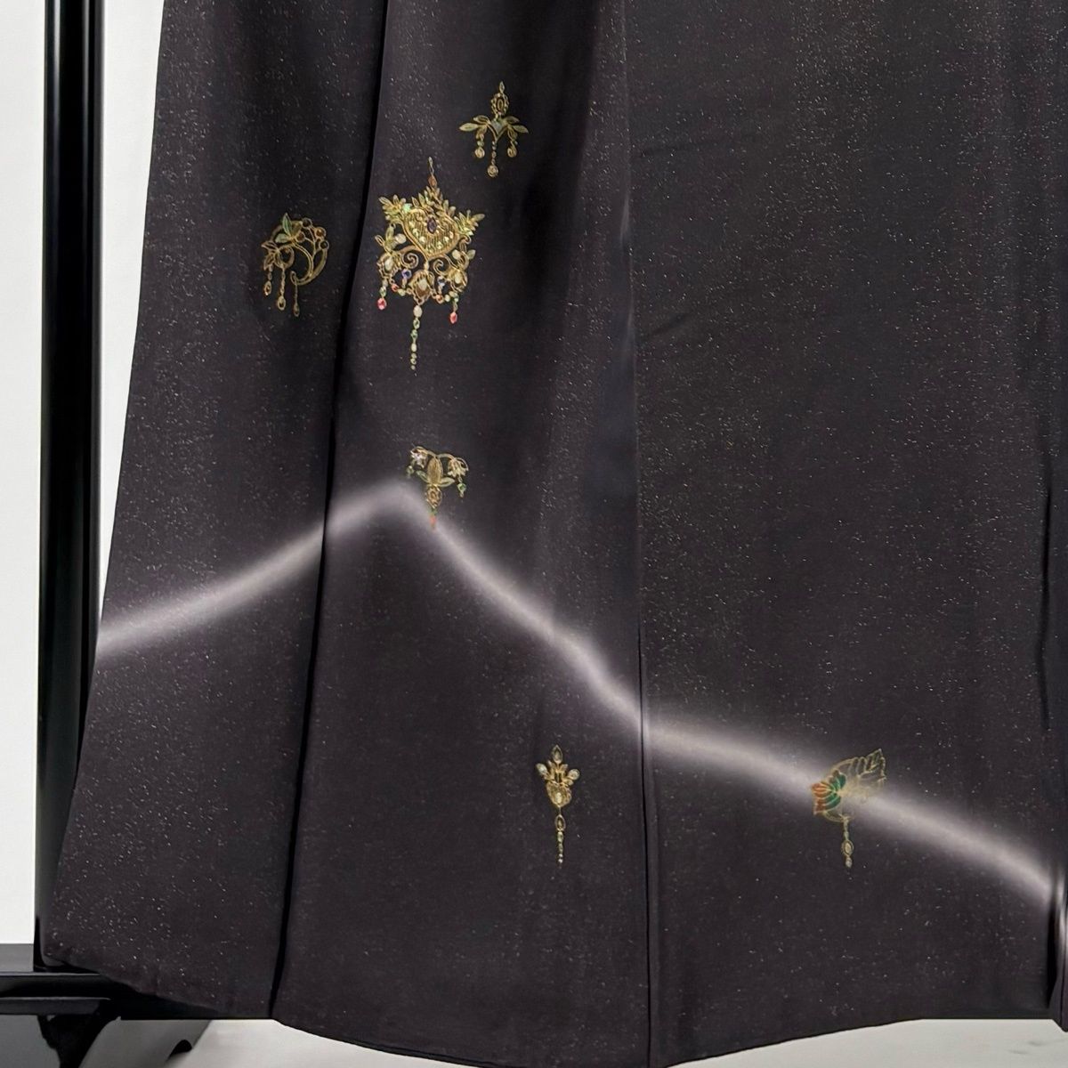 付下げ 身丈160 cm 裄丈67.5 L 袷 草花 葉と実 金通し 金彩 濃紫 正絹 秀品 一つ紋