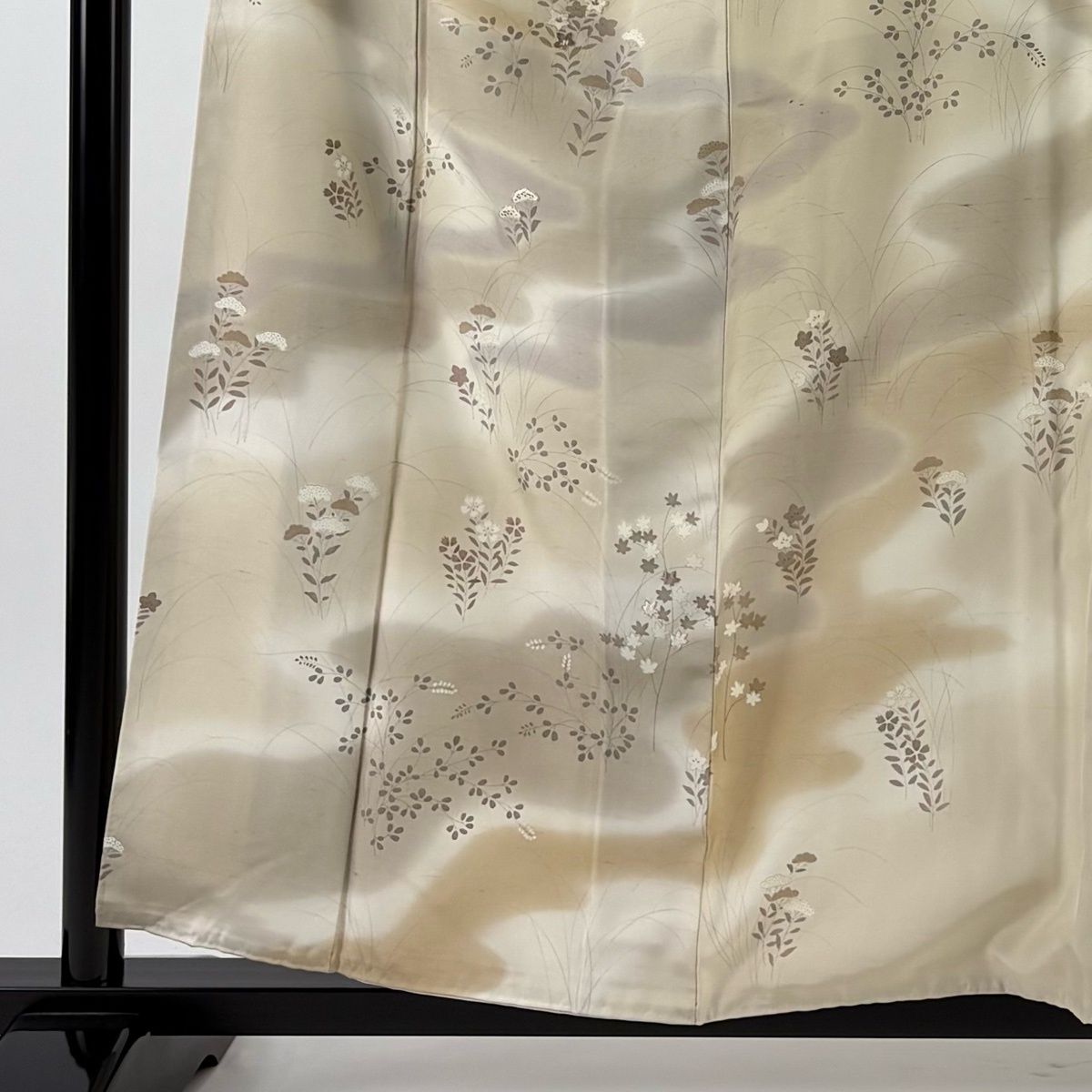 訪問着 身丈158 cm 裄丈64 M 袷 紬地 落款 秋草 霞 金糸 刺繍 薄茶色 正絹 秀品