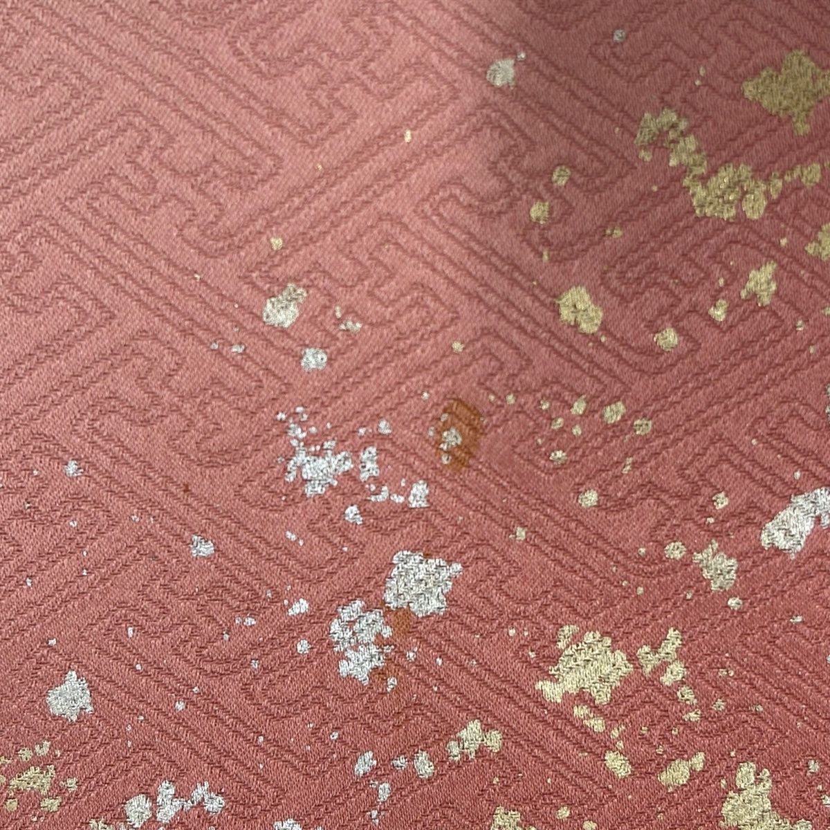 【美品】 付下げ 身丈165cm 裄丈67cm M 袷 椿 地紋 刺繍 金銀彩 ピンク 正絹 秀品 【】