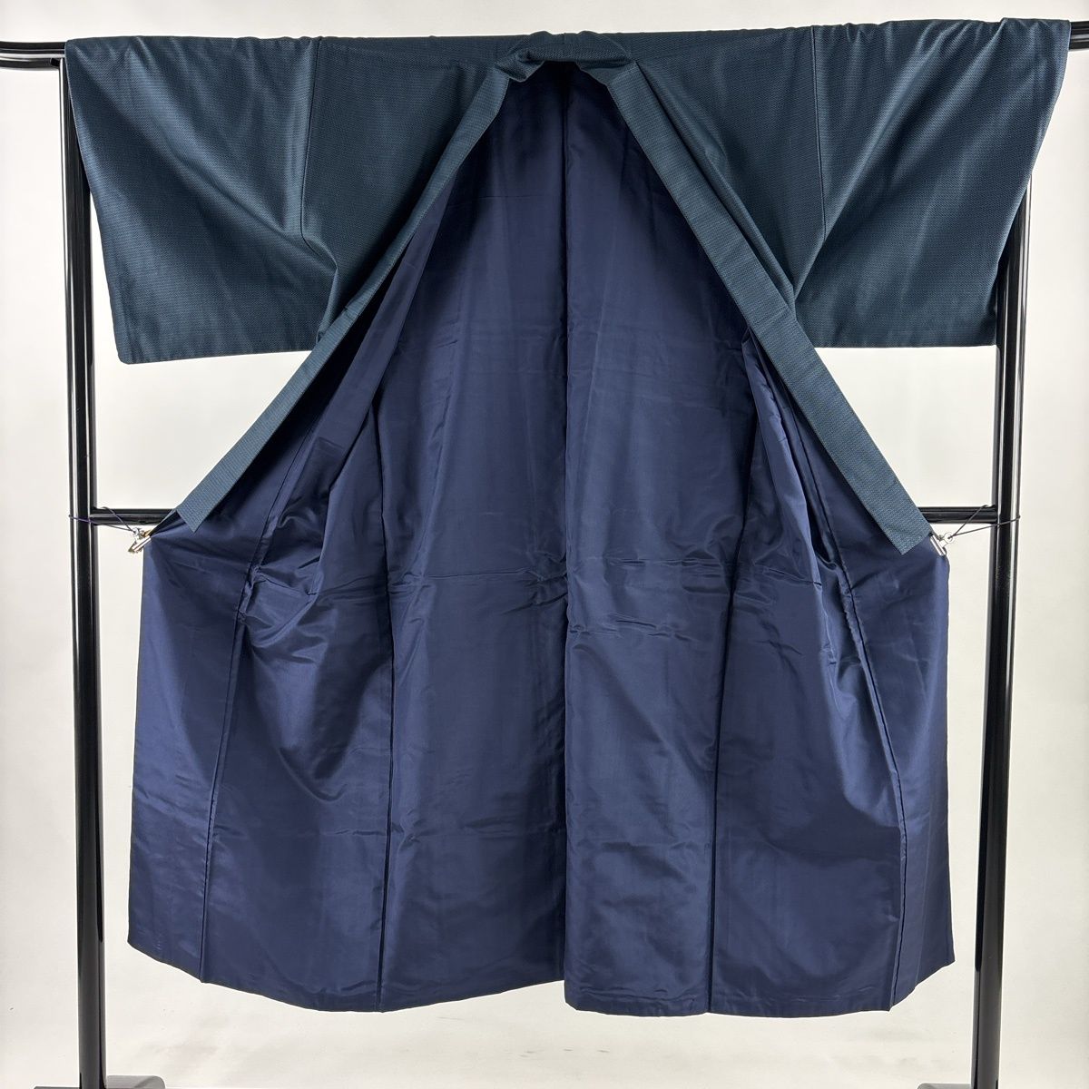 男着物 身丈140 5 cm 裄丈69 S 袷 アンサンブル 紬地 幾何学 紺色 正絹 秀品