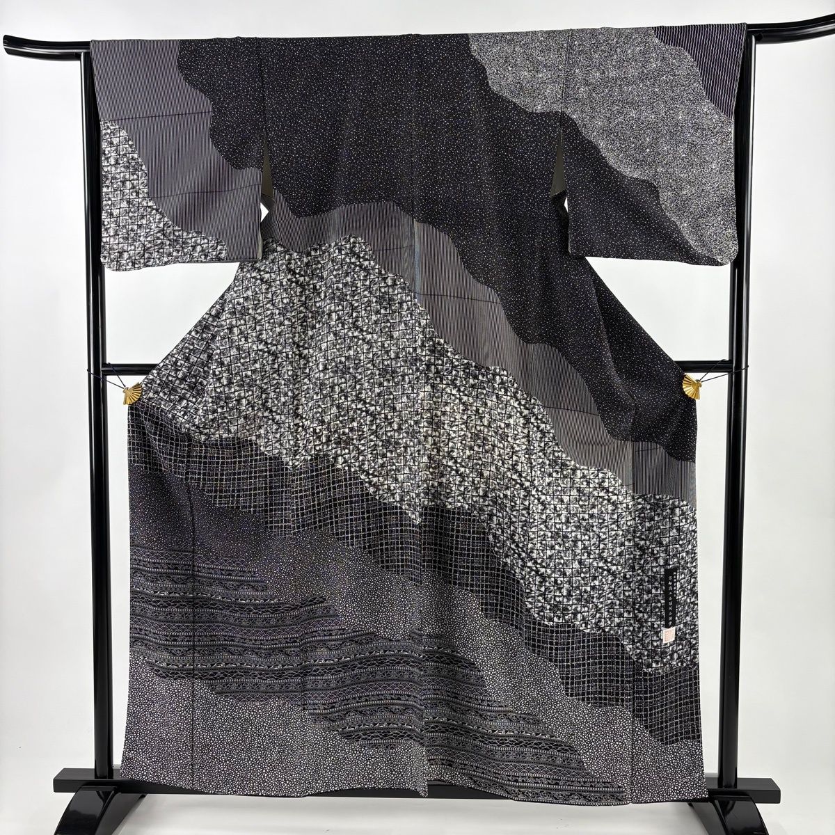 訪問着 身丈160 cm 裄丈65 M 袷 落款 草花 格子 黒灰 正絹 秀品