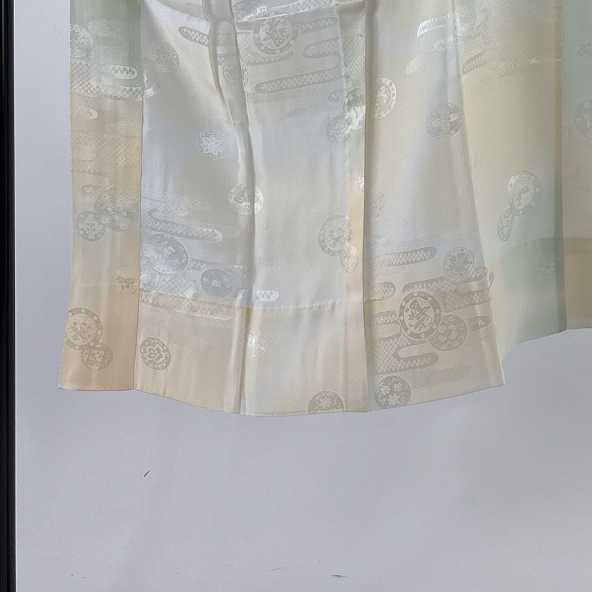 長襦袢 身丈124 cm 裄丈66 M 地紋 ぼかし クリーム 正絹 秀品