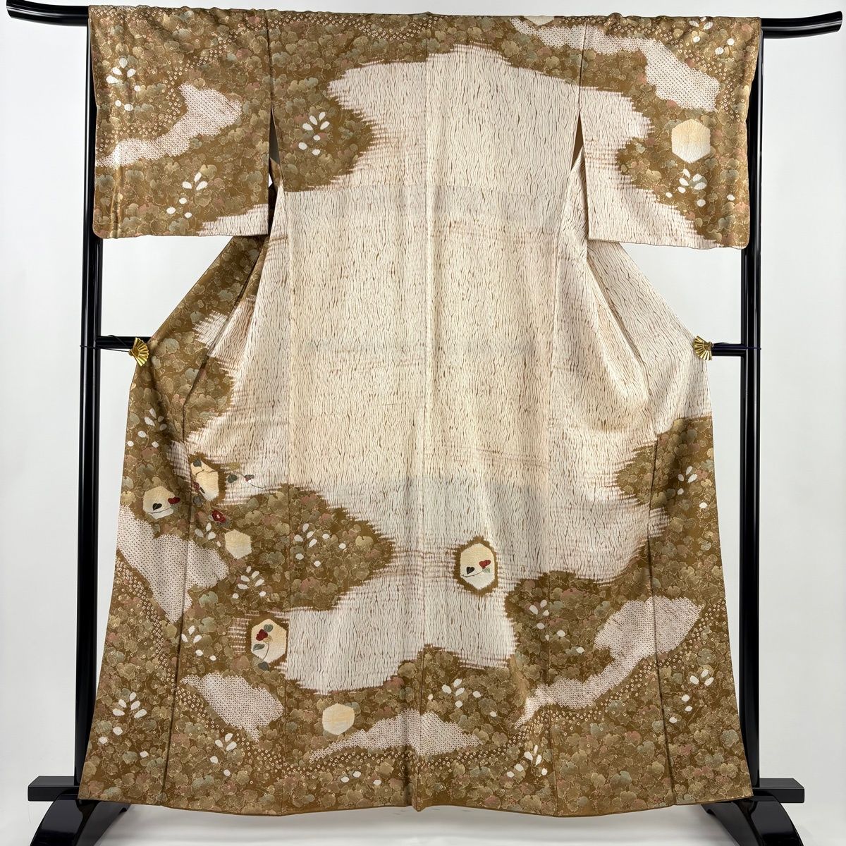 訪問着 身丈162 cm 裄丈67 M 袷 椿 亀甲 絞り 刺繍 薄茶色 正絹 秀品