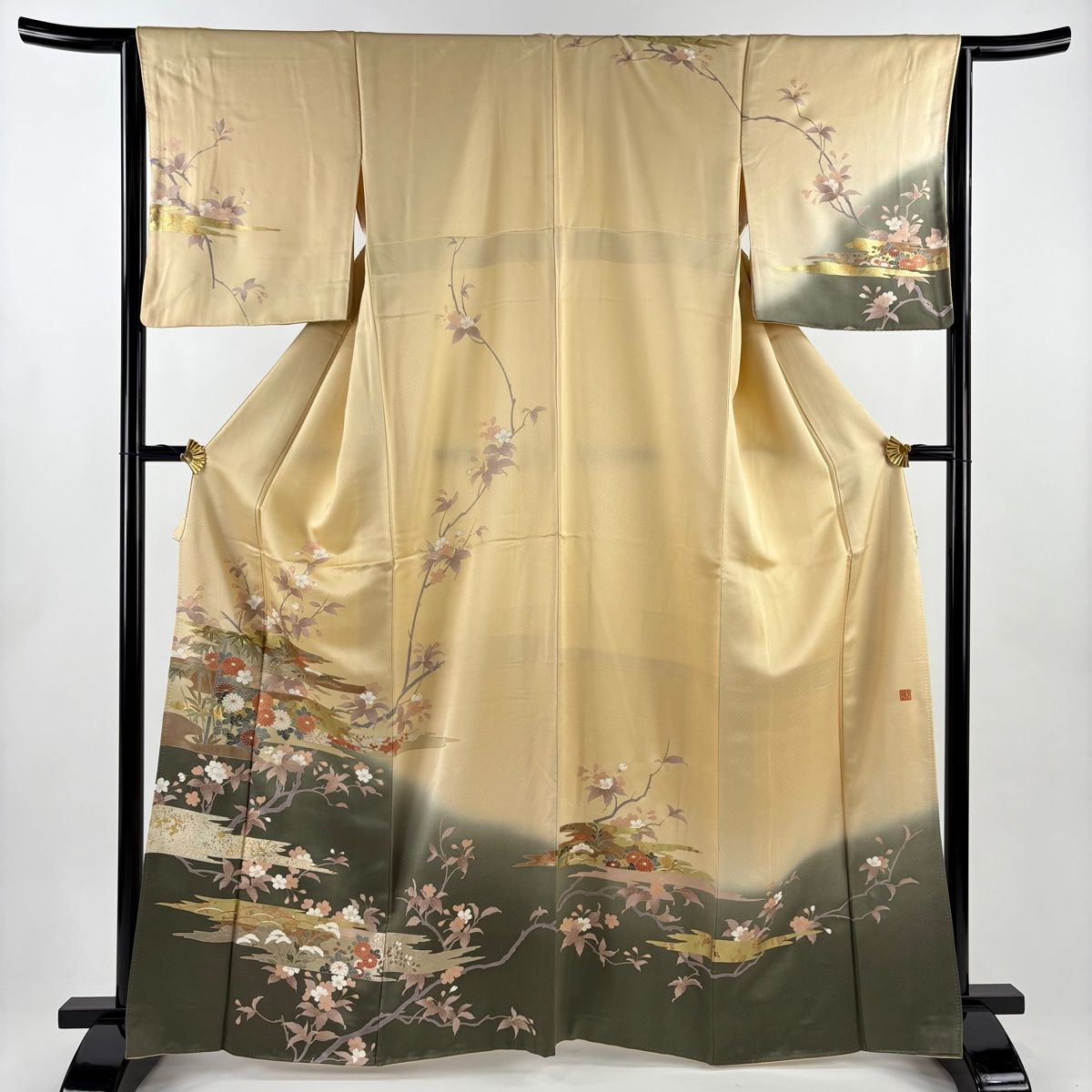 訪問着 身丈164 cm 裄丈65 M 袷 落款 菊 松竹梅 金銀彩 染分け ベージュ 正絹 秀品