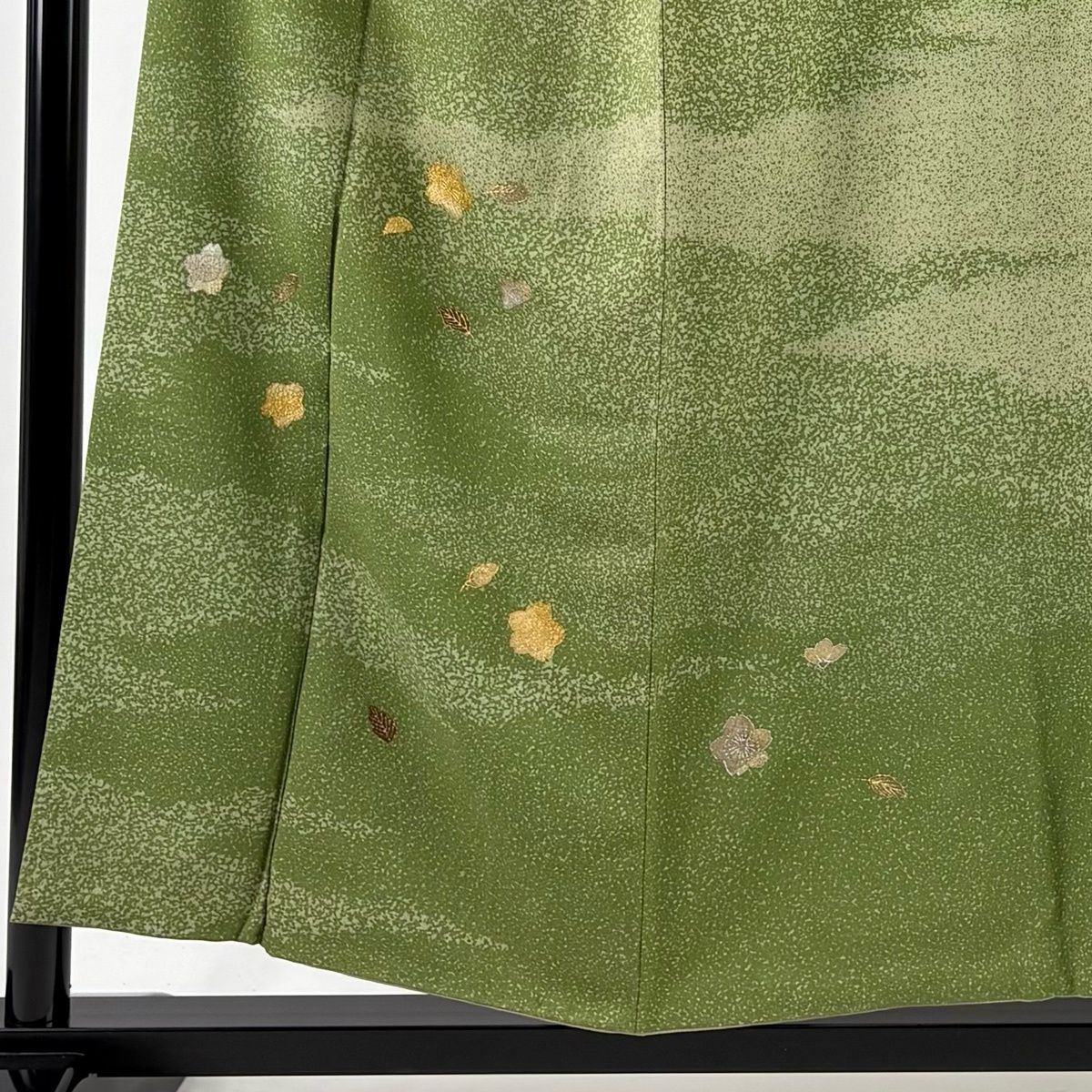 訪問着 身丈155 cm 裄丈63.5 S 袷 落款 桜 霞 金銀彩 よもぎ色 正絹 秀品