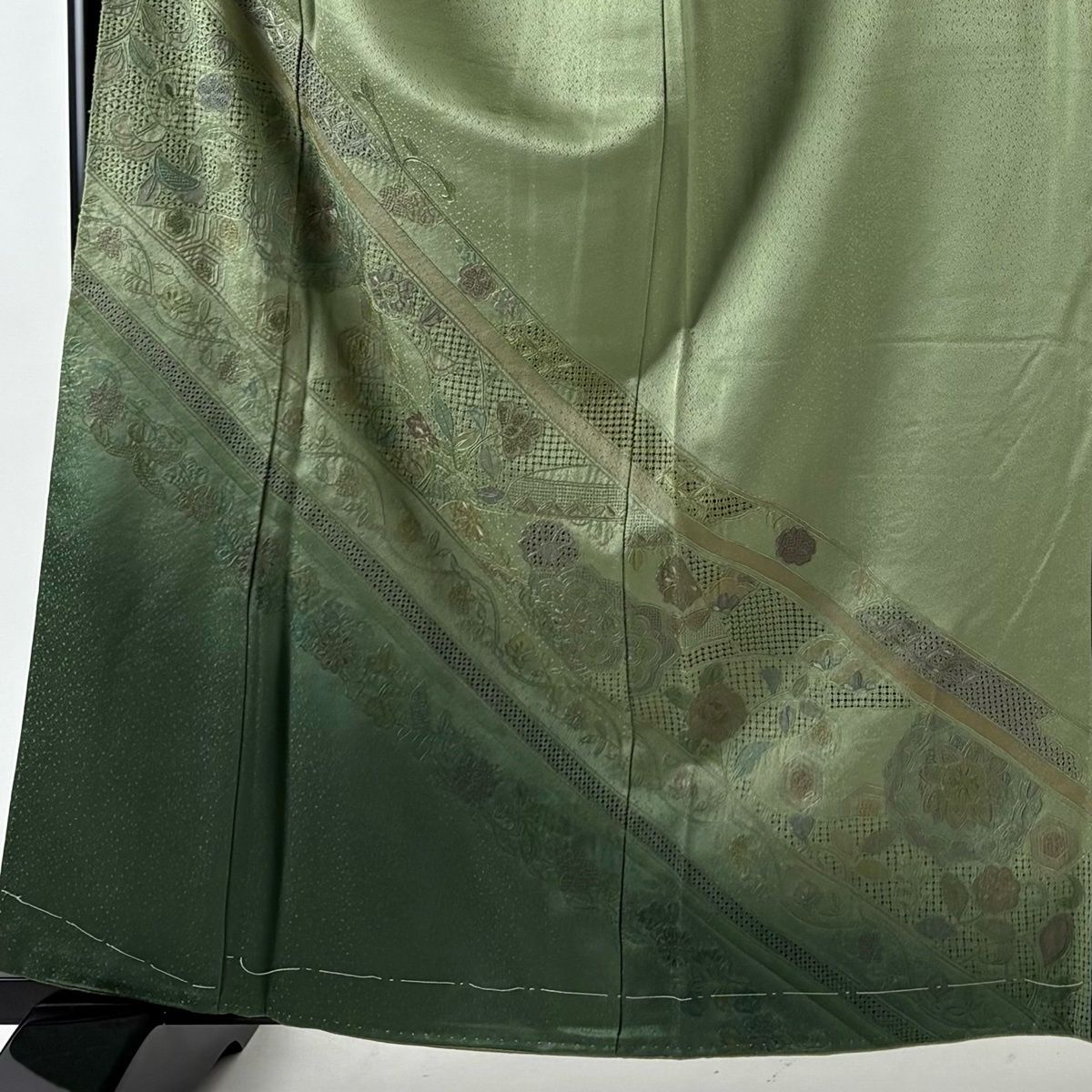 訪問着 身丈161.5 cm 裄丈67 M 袷 華文 花唐草 刺繍 ぼかし よもぎ色 正絹 秀品