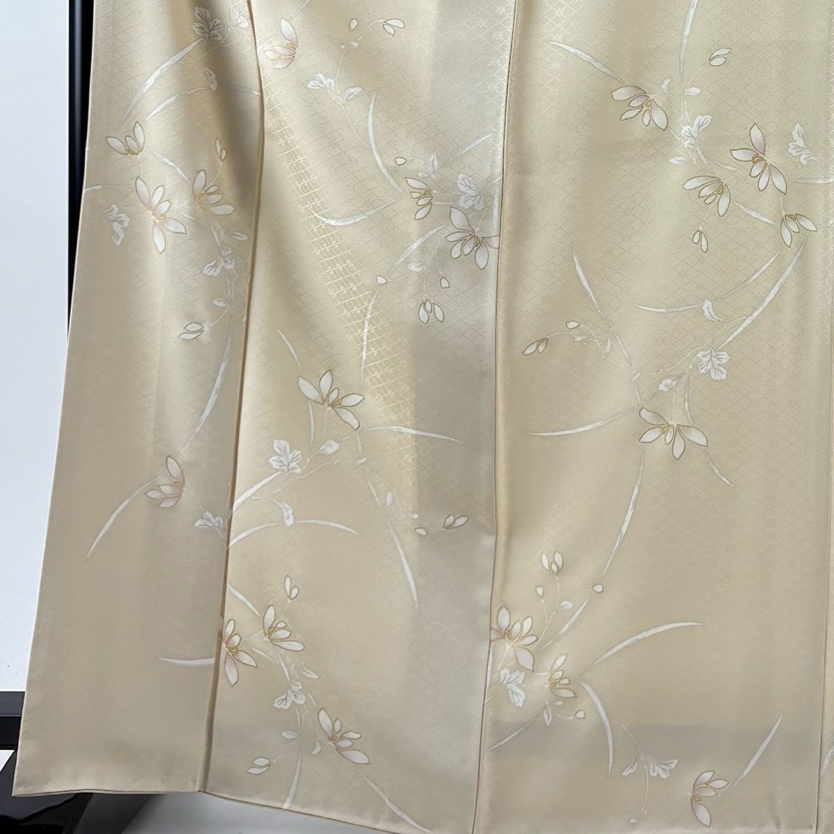 小紋 身丈167 cm 裄丈67 M 袷 草花 地紋 金彩 ベージュ 正絹 秀品