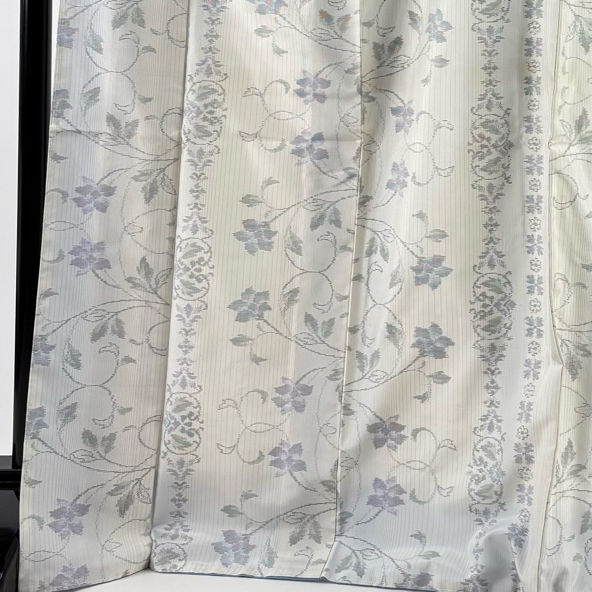 大島紬 身丈172 cm 裄丈65.5 M 袷 アンサンブル 証紙 花唐草 縦縞 灰白 正絹 秀品