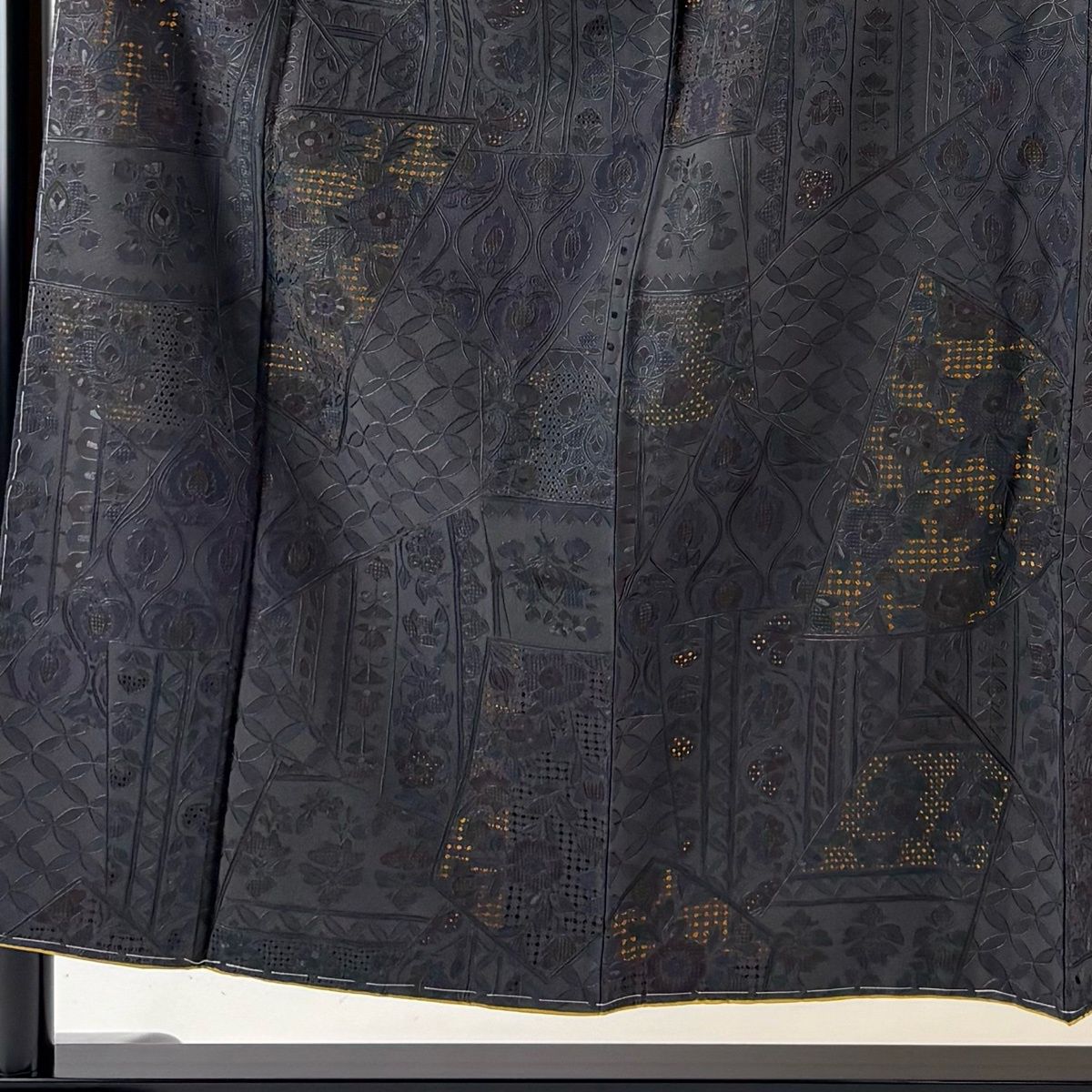 小紋 身丈153 cm 裄丈63 S 袷 やまと 草花 七宝 刺繍 黒灰 正絹