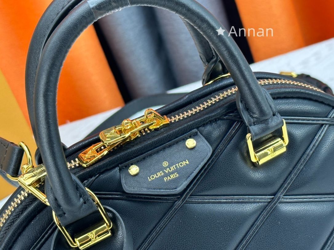  の Louis vuittonルイヴィトン ショルダーバッグ Alma BB ショルダーバッグ ショルダーバッグ