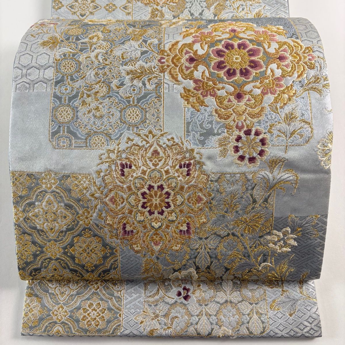 【美品】 袋帯 秀品 やまと 華文 花唐草 金糸 箔 灰色 六通 正絹 【】