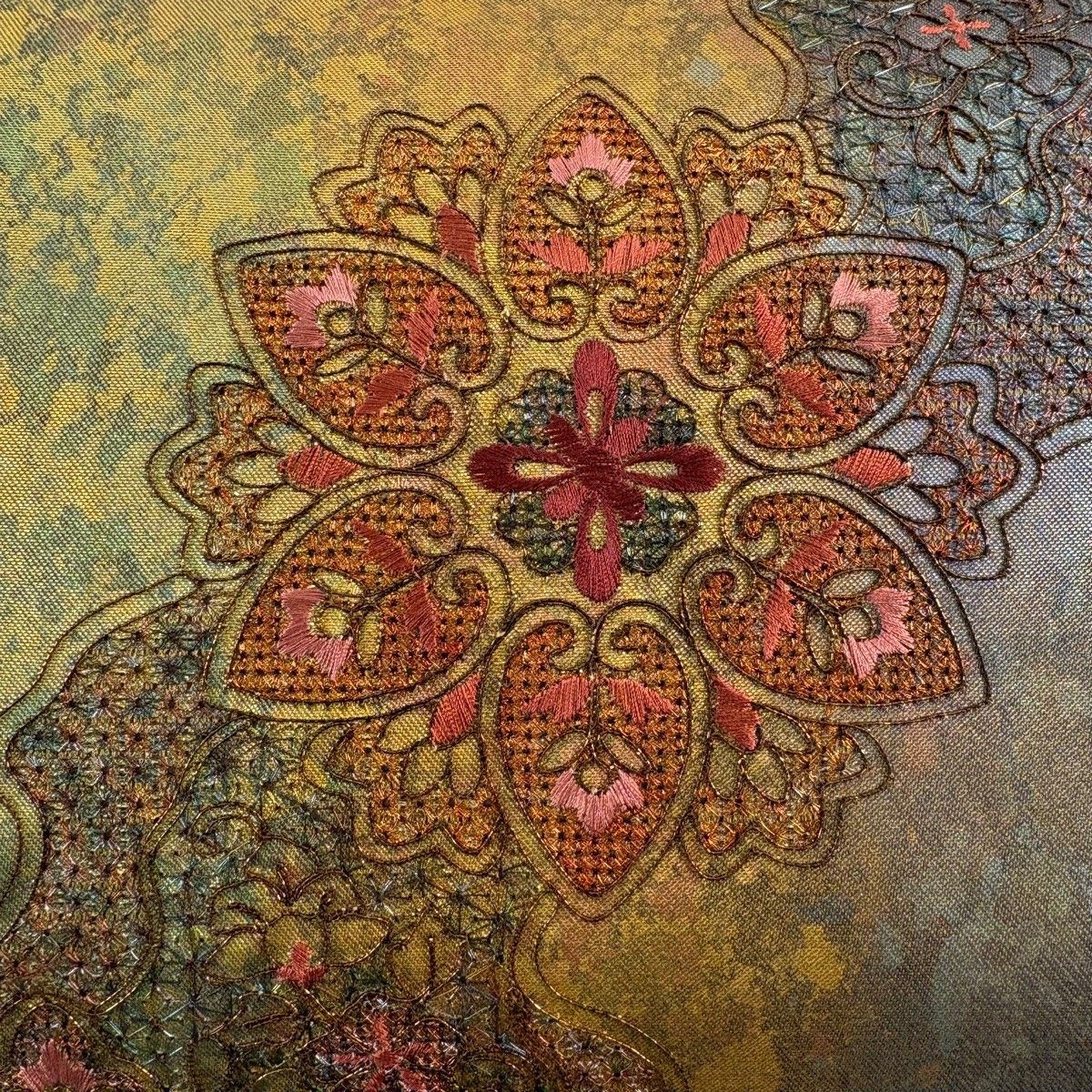 名古屋帯 秀品 華文 花唐草 金糸 金彩 黄土色 正絹