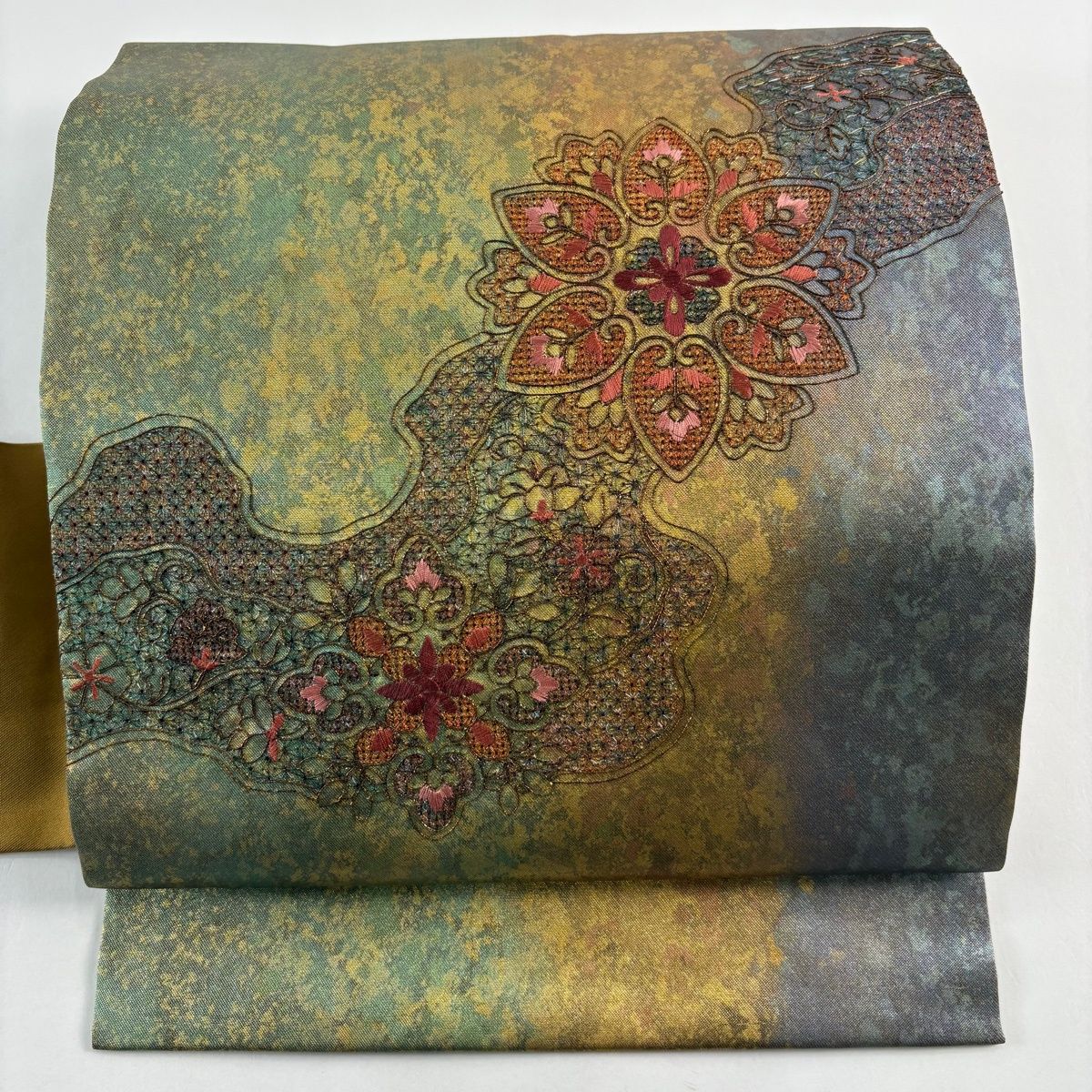 名古屋帯 秀品 華文 花唐草 金糸 金彩 黄土色 正絹