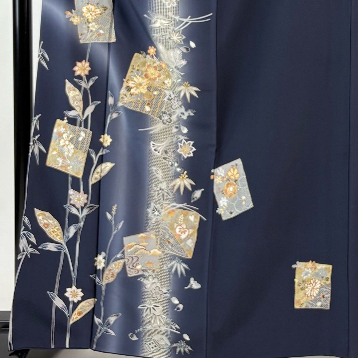 付下げ 身丈164.5 cm 裄丈70 L 袷 色紙 草花 刺繍 金糸 紺色 正絹 名品