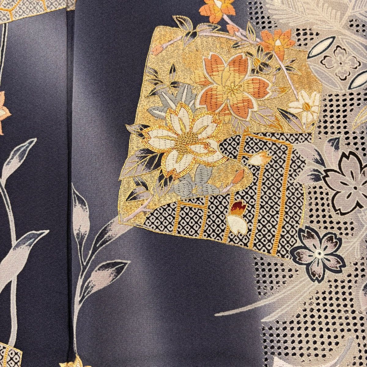  付下げ 身丈164 5 cm 裄丈70 L 袷 色紙 草花 刺繍 金糸 紺色 正絹 訪問着 付け下げ 着物