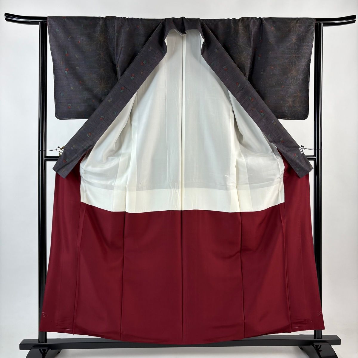  大島紬 身丈158 cm 裄丈63.5 S 袷 純泥染 証紙 麻の葉 幾何学 茶紫 正絹 リブ編み クルーネック 紬 着物