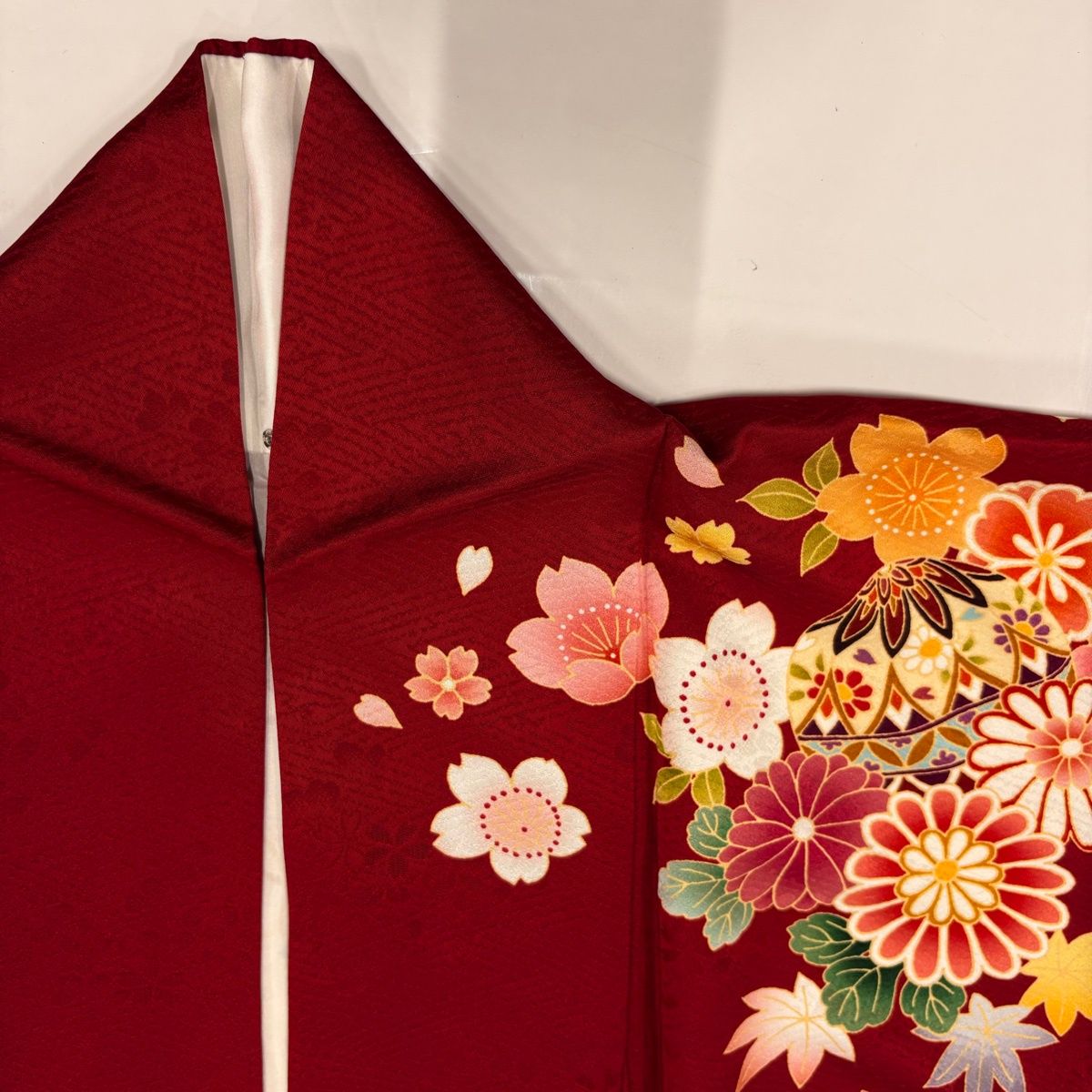 美品】 振袖 身丈164cm 裄丈68cm L ショップ 袷 桜 手鞠 金糸 染め分け