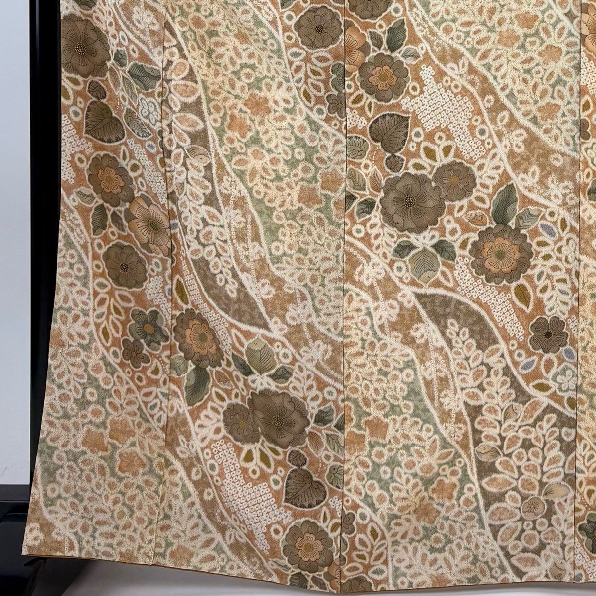 小紋 身丈168 cm 裄丈68 L 袷 落款 辻が花柄 金彩 縮緬 ベージュ 正絹 名品