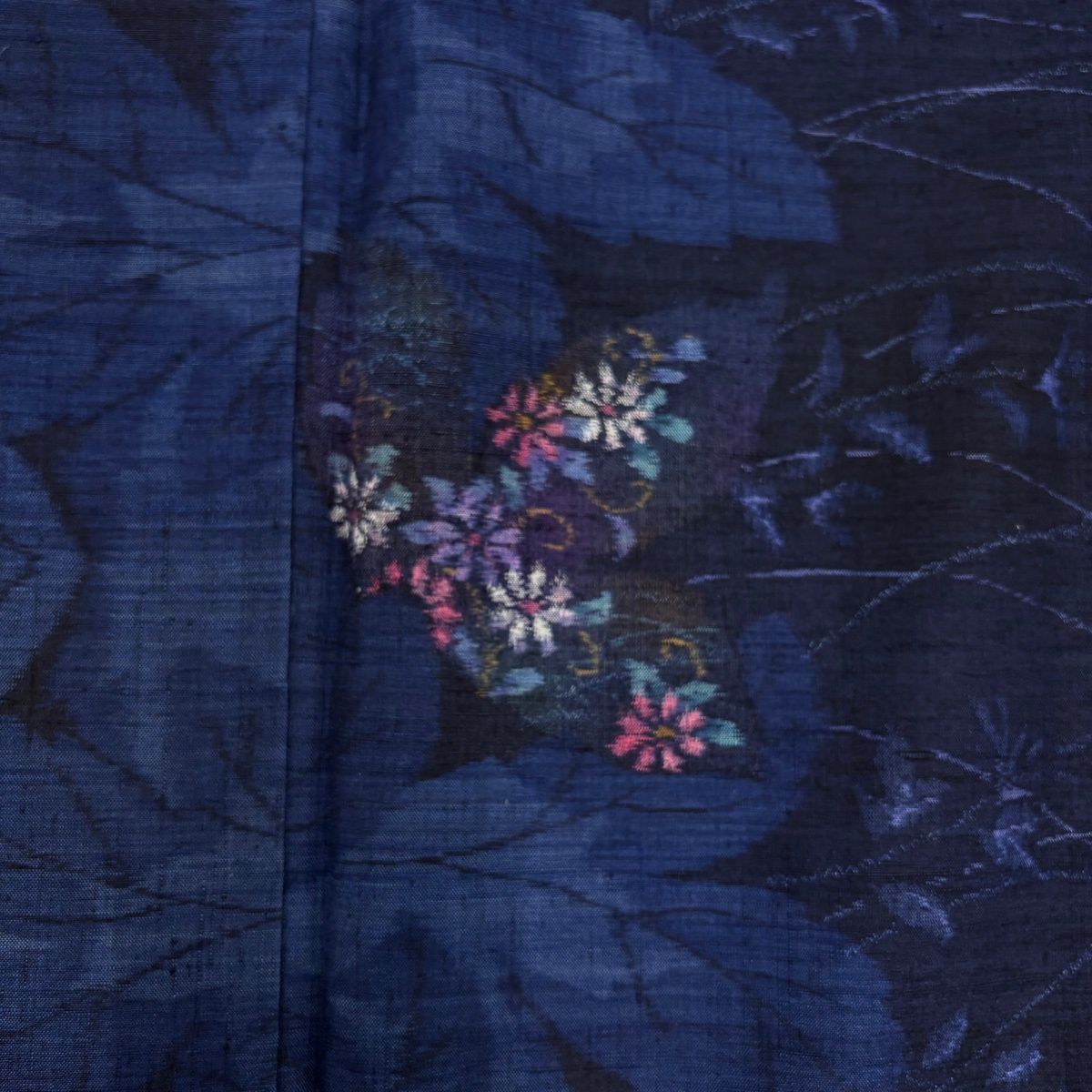  紬 身丈162.5 cm 裄丈68 L 袷 草花 葉柄 紺色 正絹 紬 着物